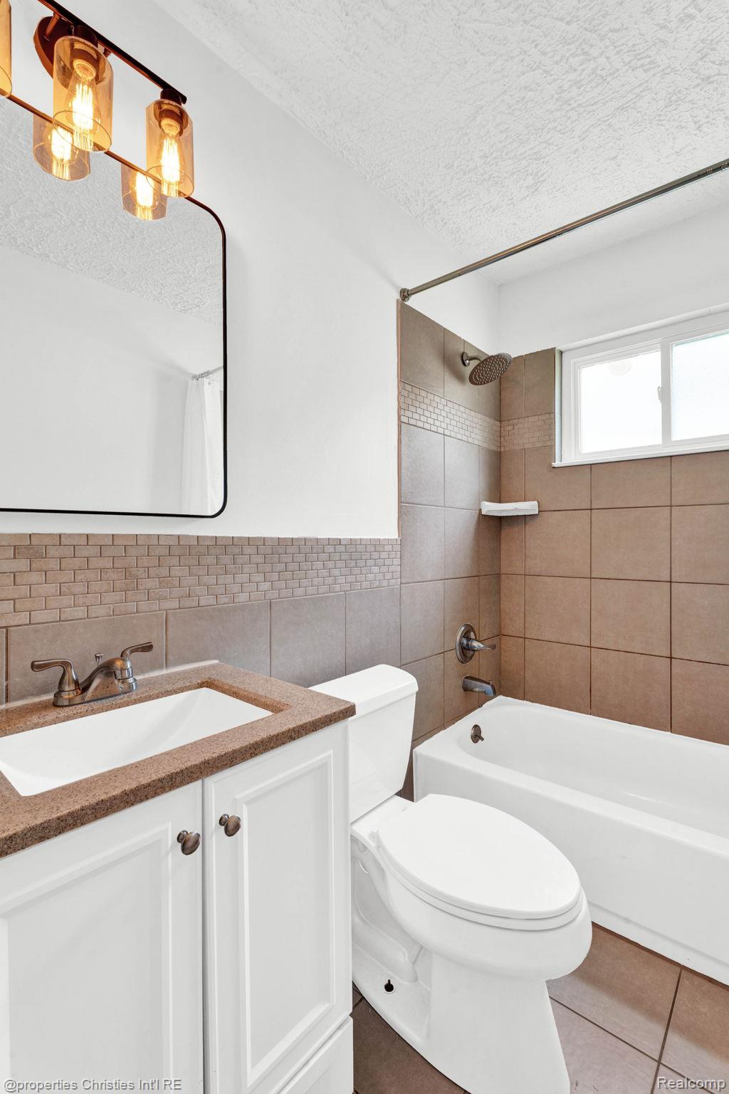 244 E Woodward Heights Boulevard