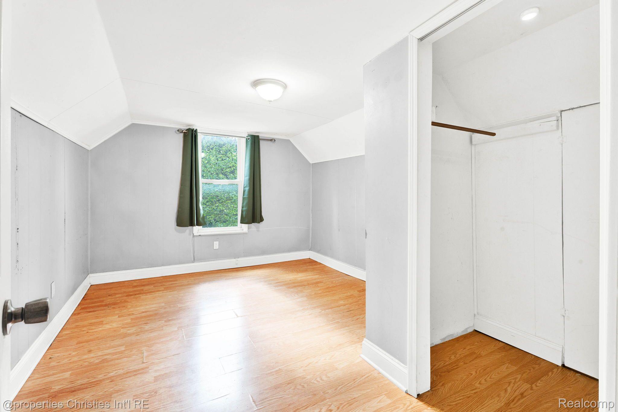 415 LAPRAIRIE Street