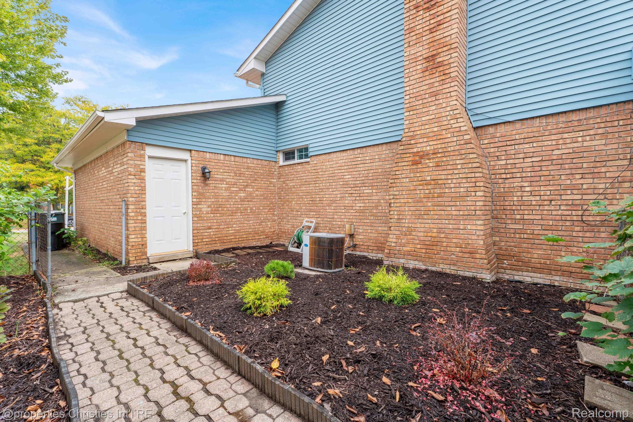 43783 Leeann Lane