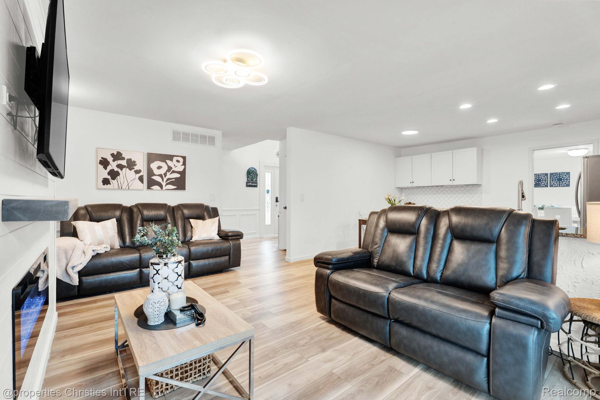 43783 Leeann Lane
