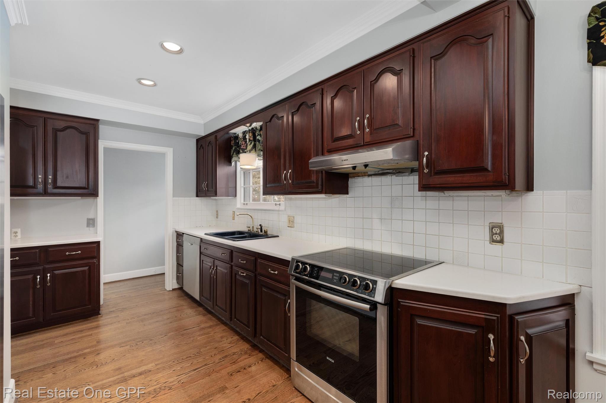 636 Middlesex Road