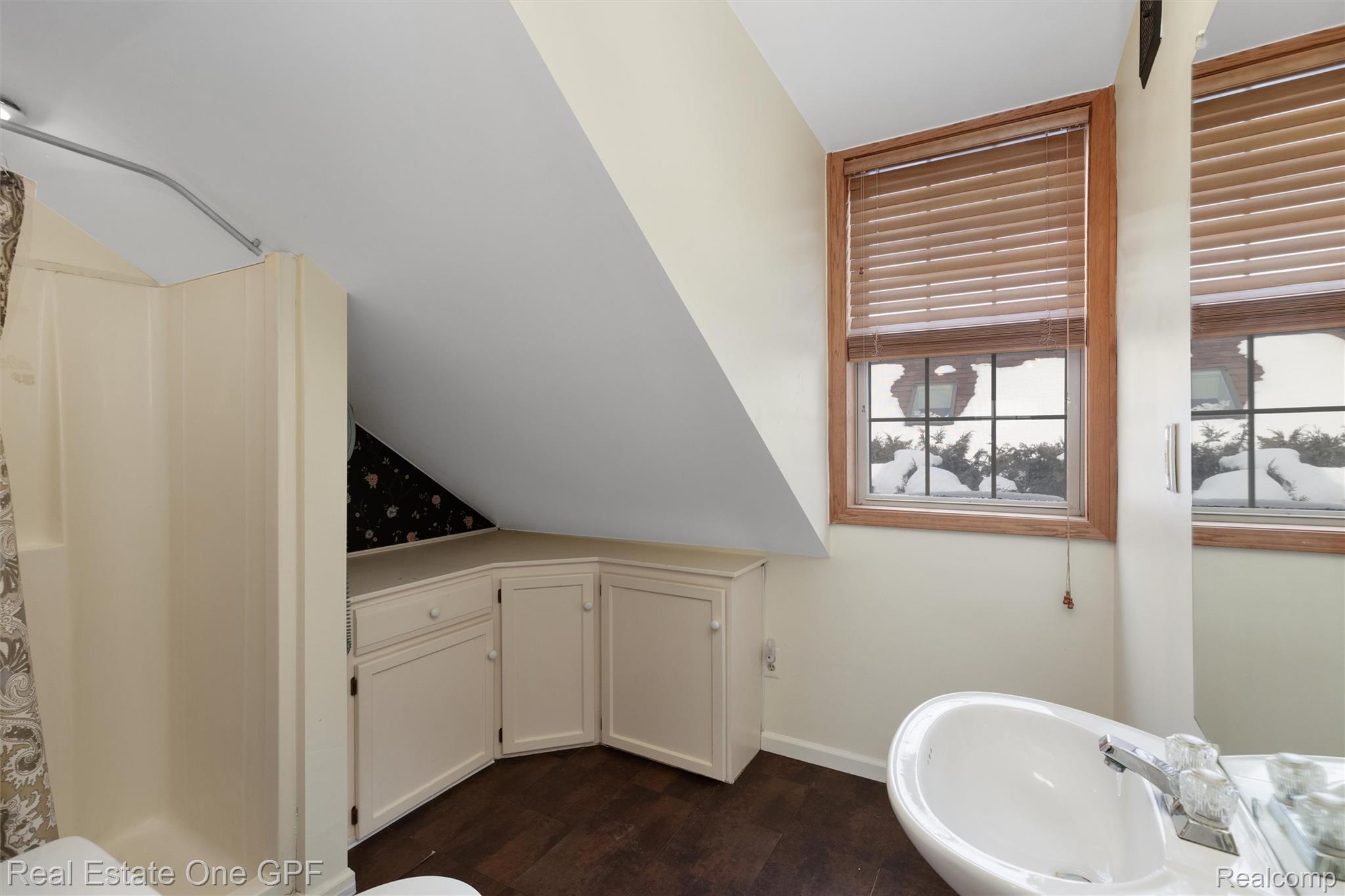 636 Middlesex Road