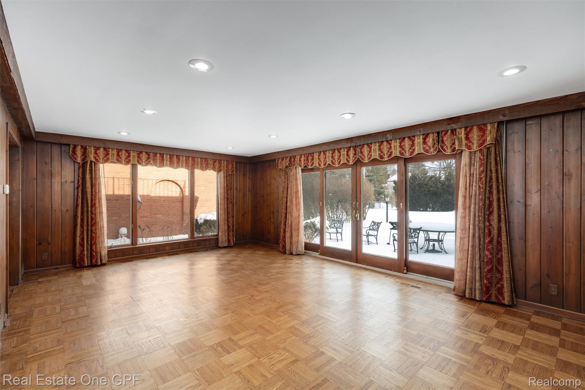 636 Middlesex Road