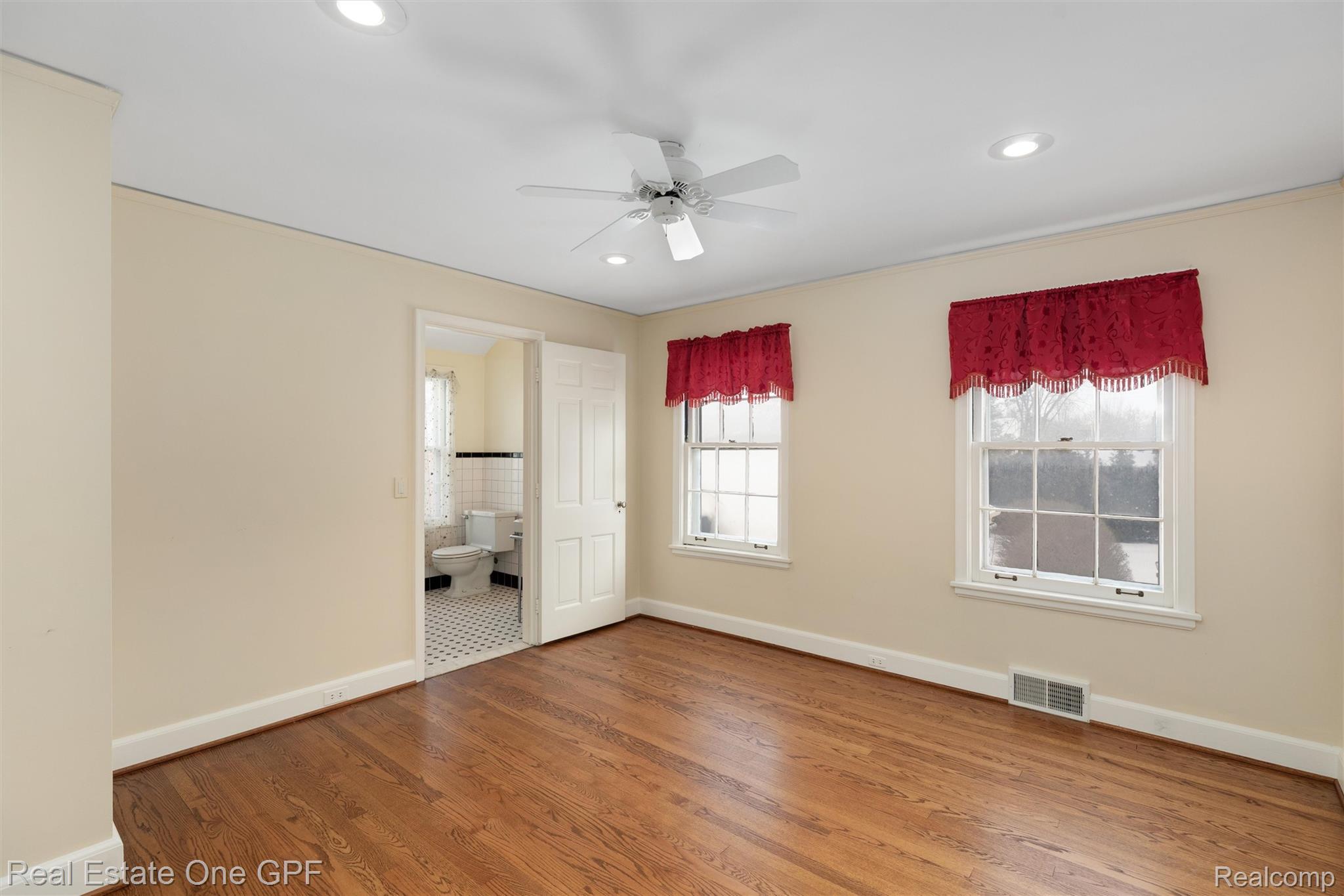 636 Middlesex Road
