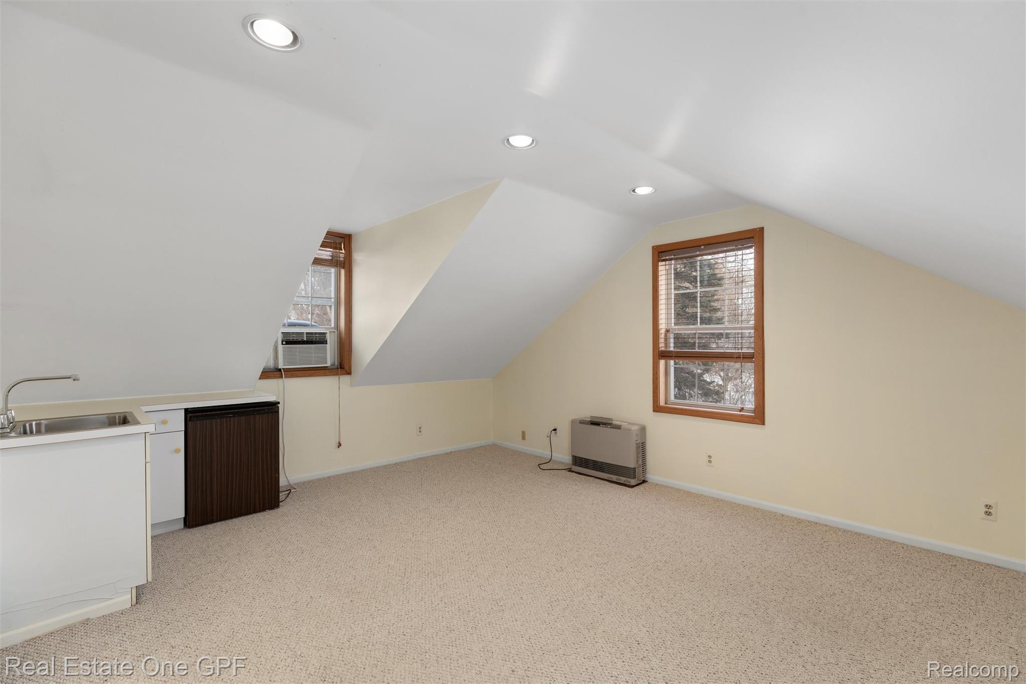 636 Middlesex Road