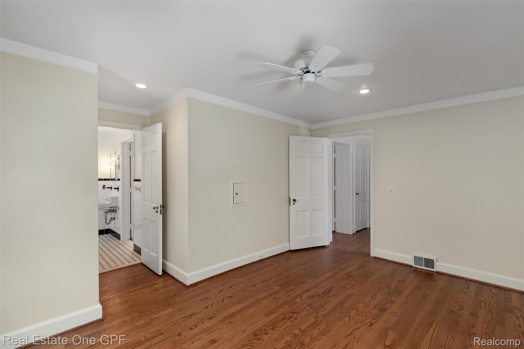 636 Middlesex Road