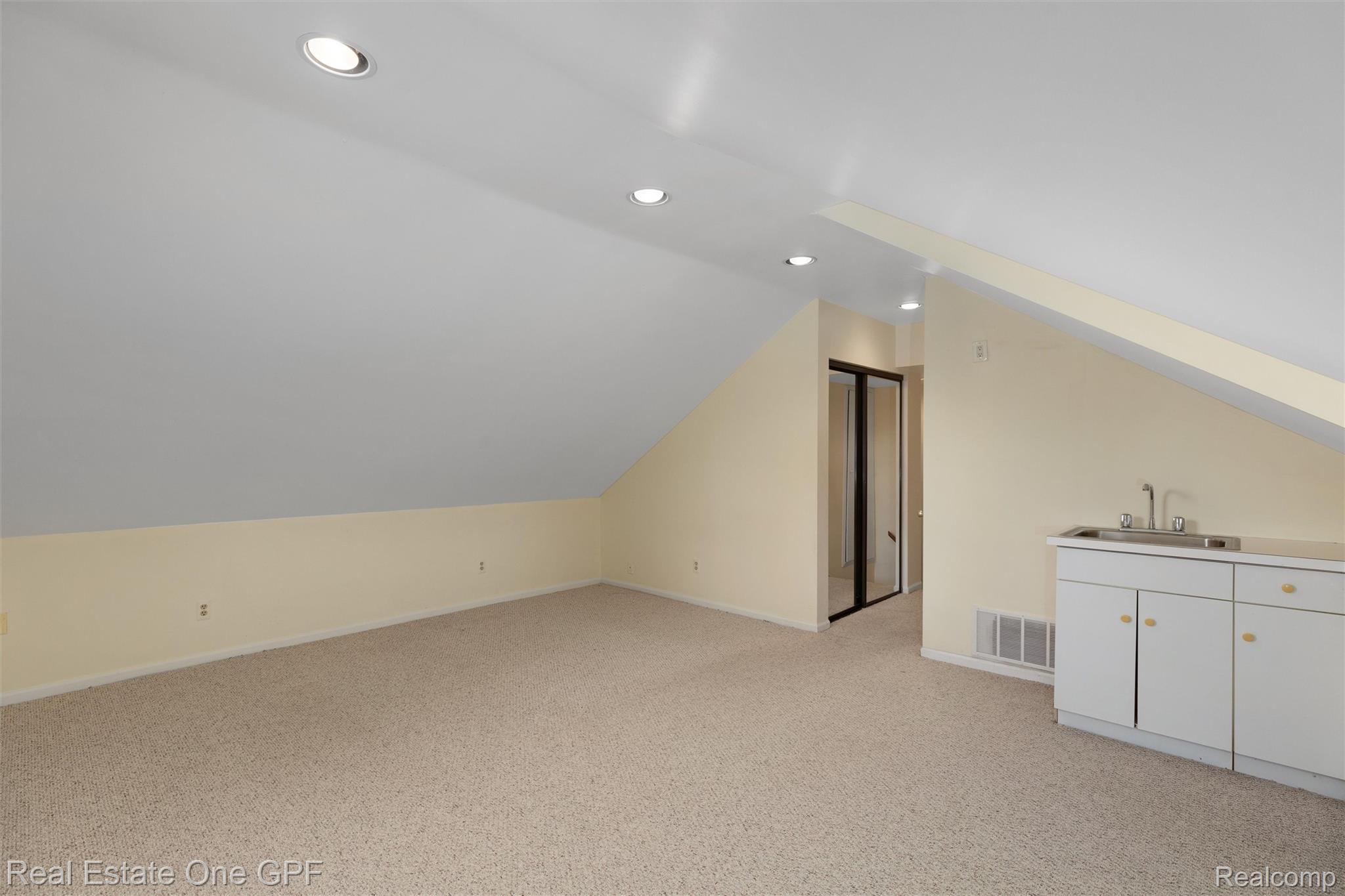 636 Middlesex Road