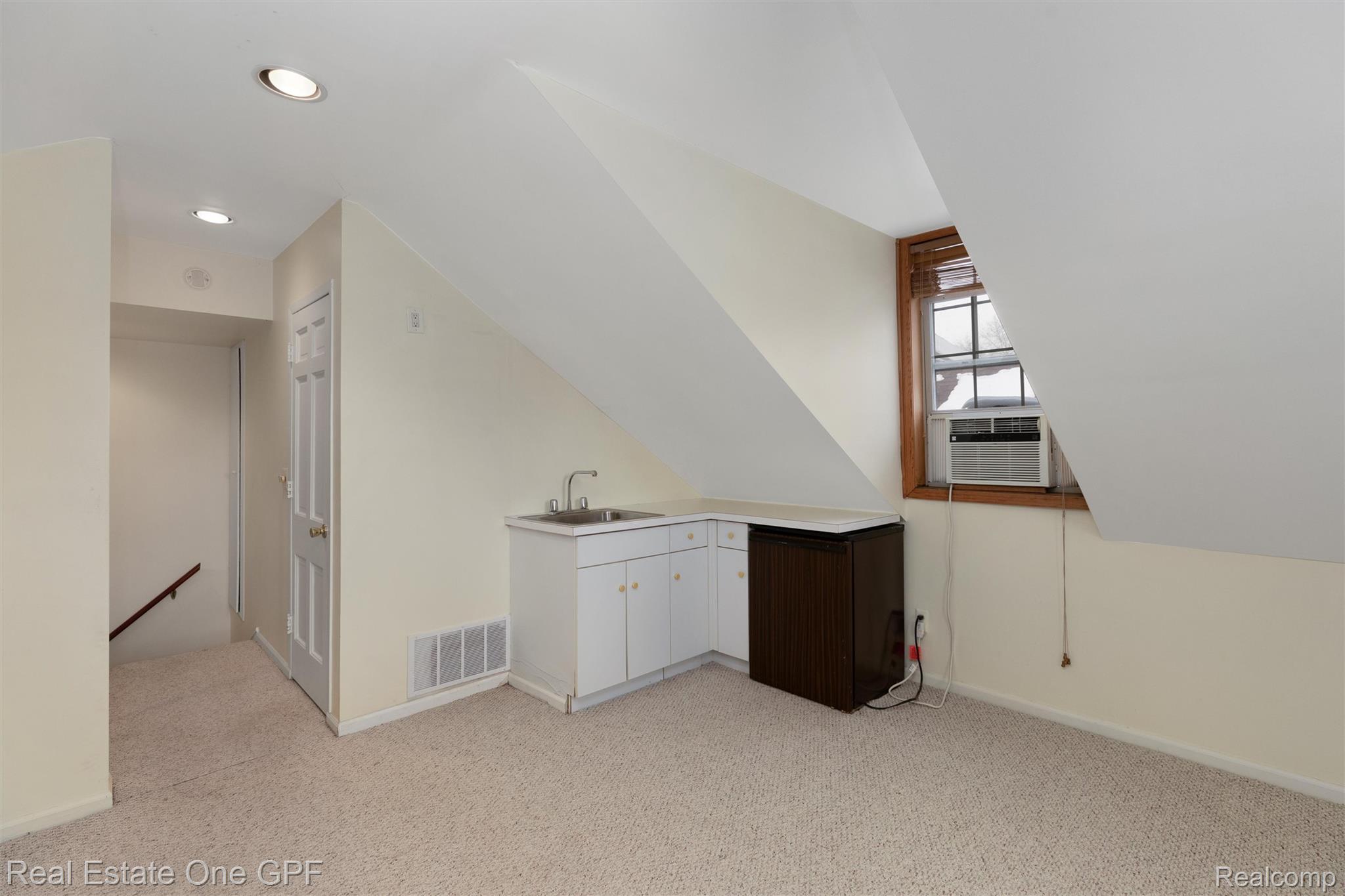 636 Middlesex Road