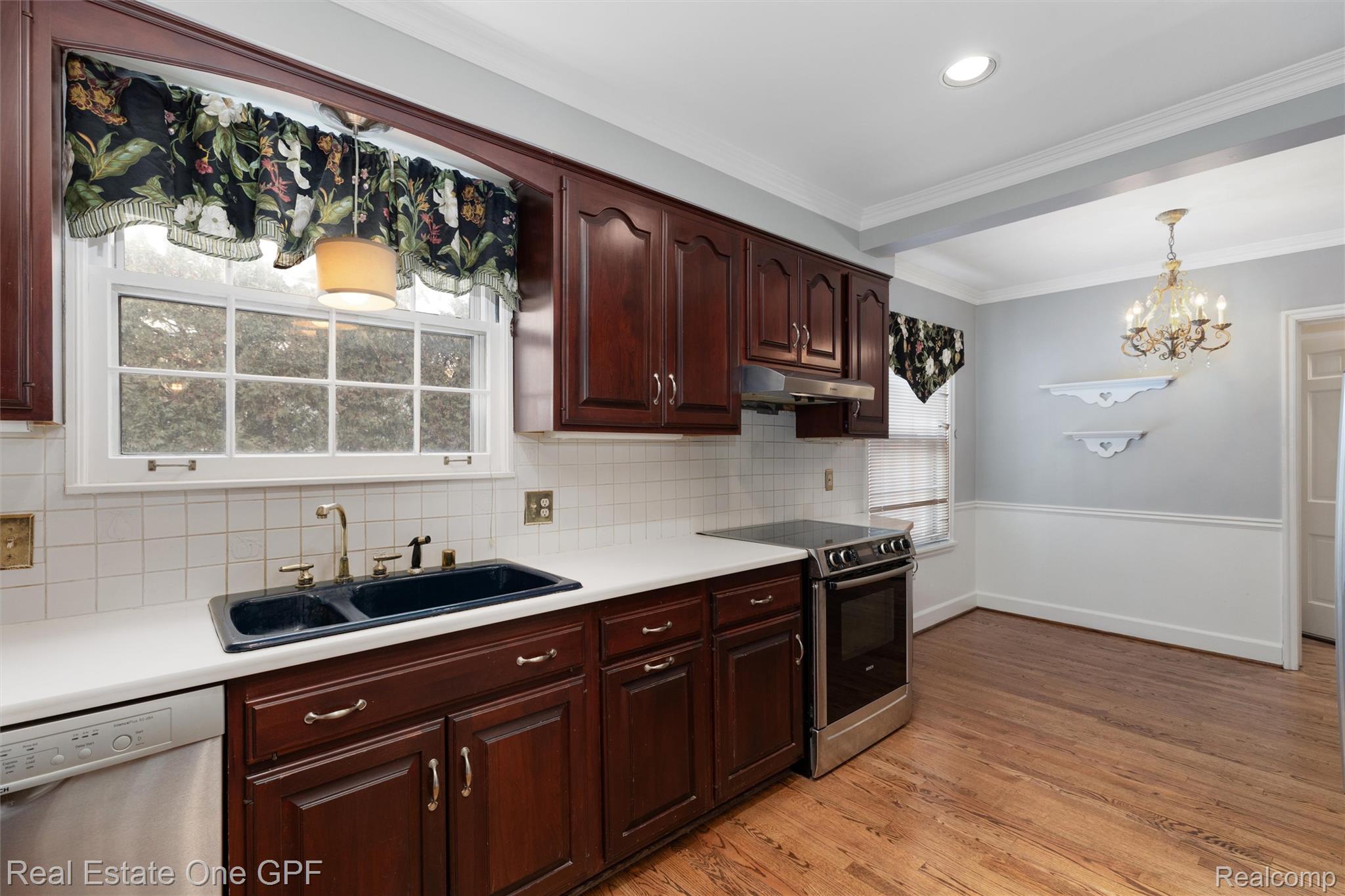 636 Middlesex Road
