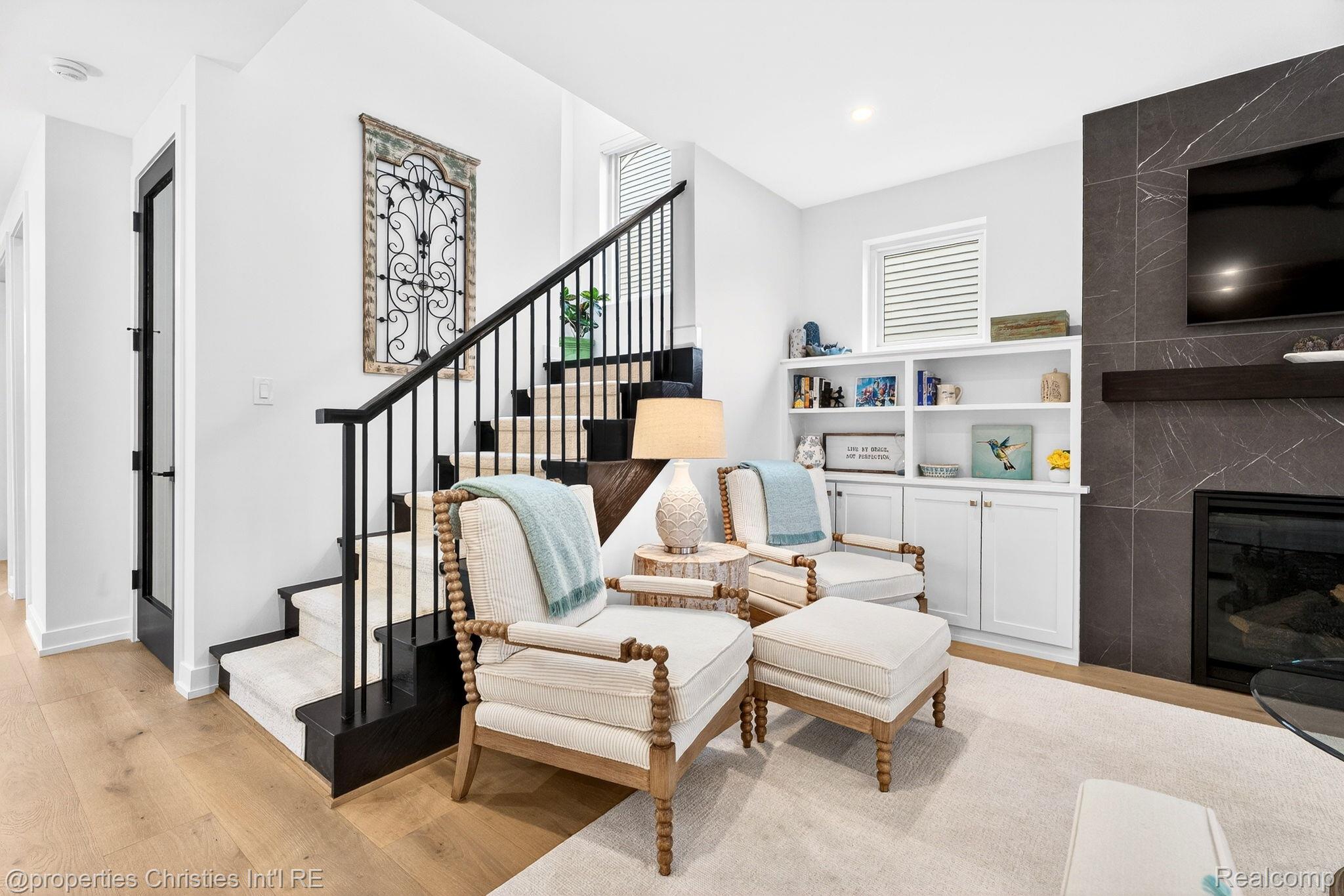 2647 Dorchester Road