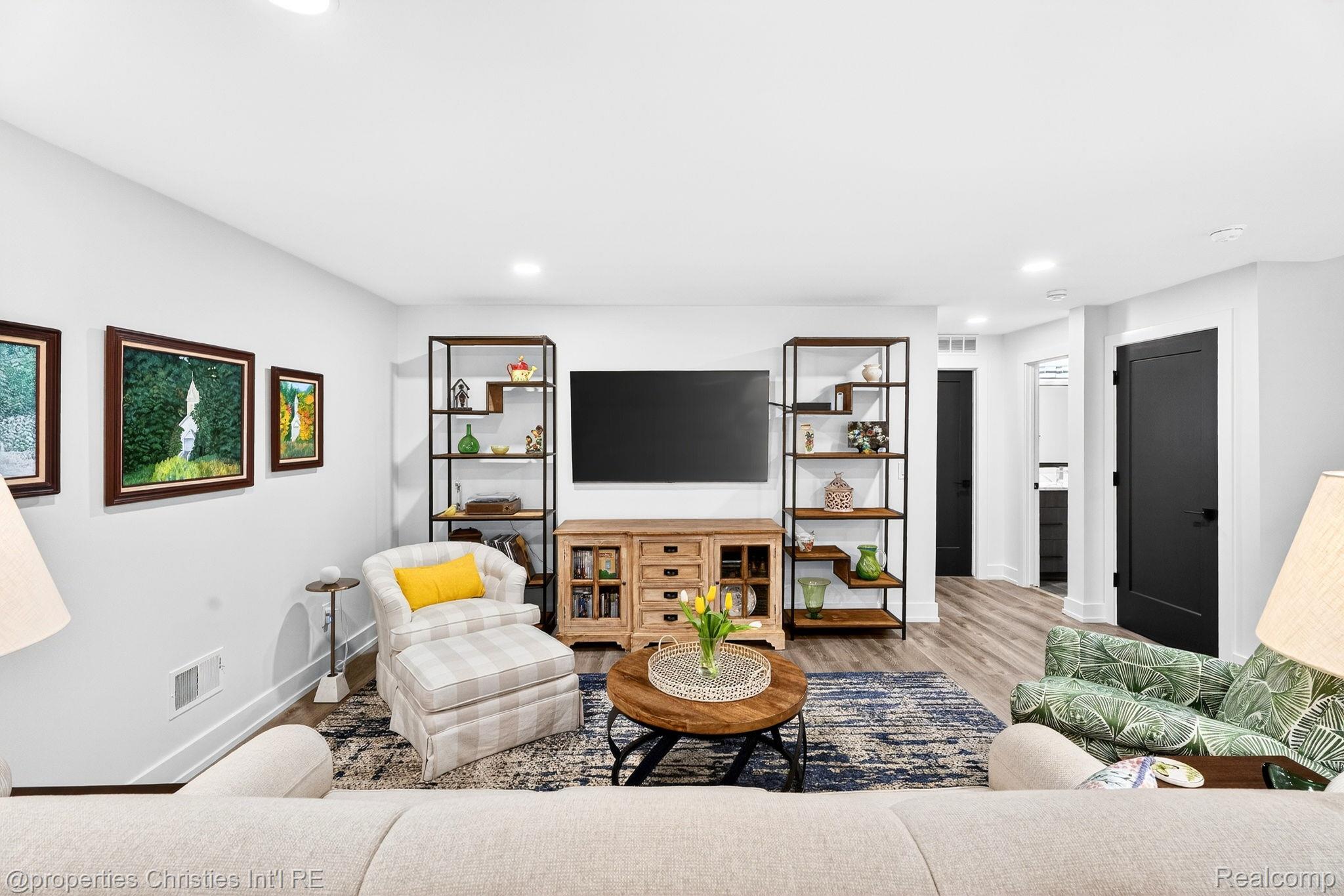 2647 Dorchester Road