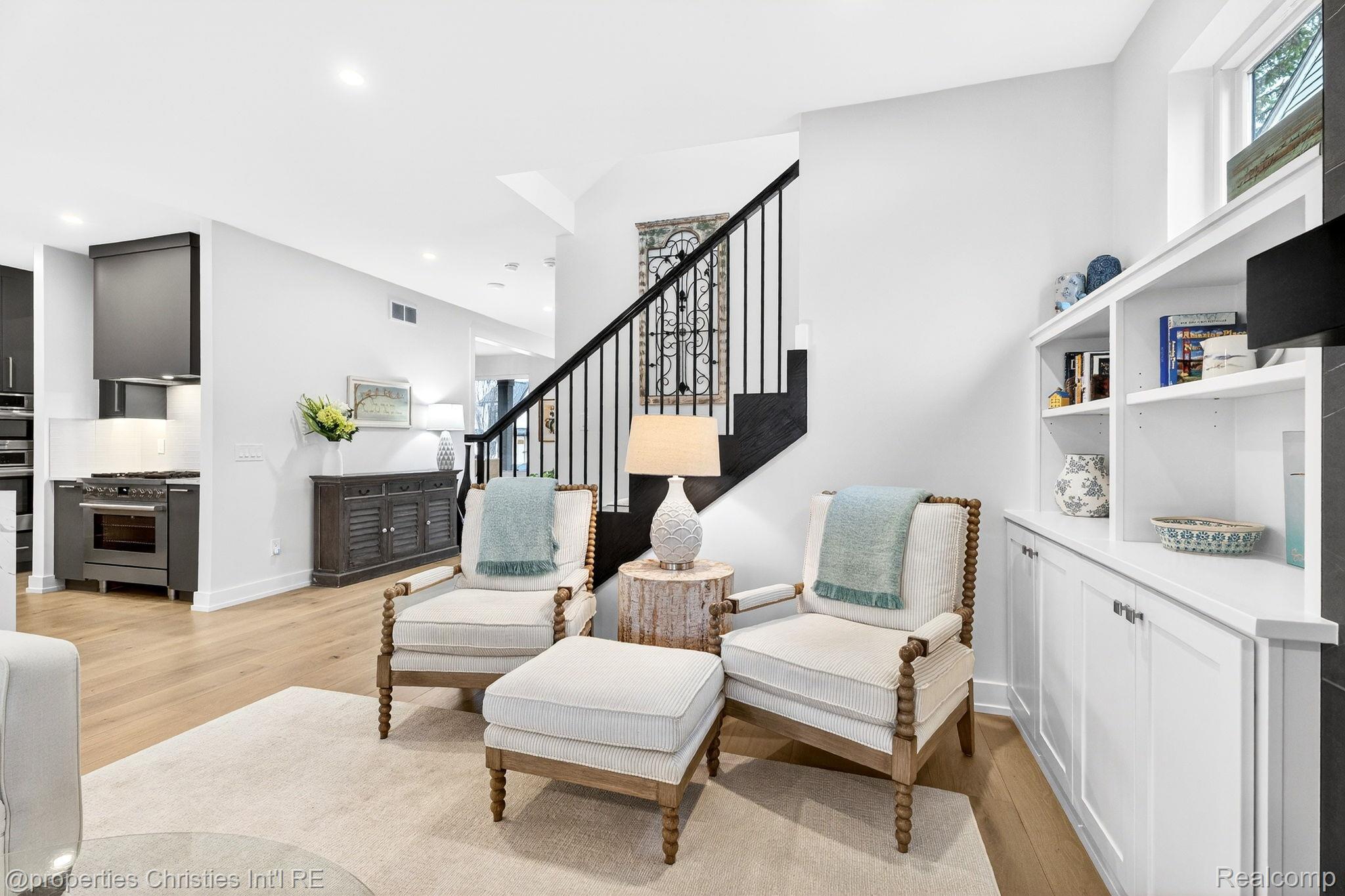 2647 Dorchester Road