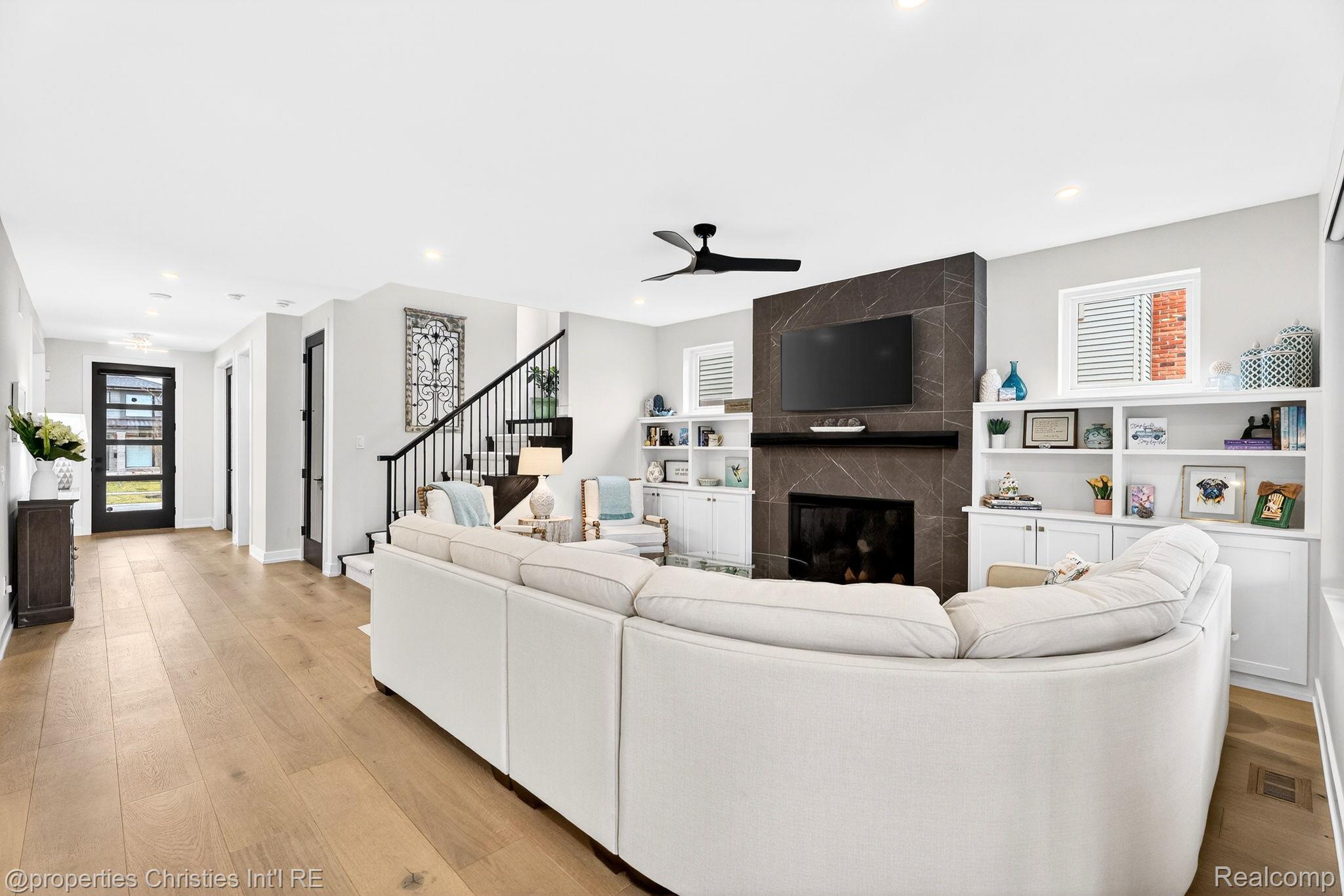 2647 Dorchester Road