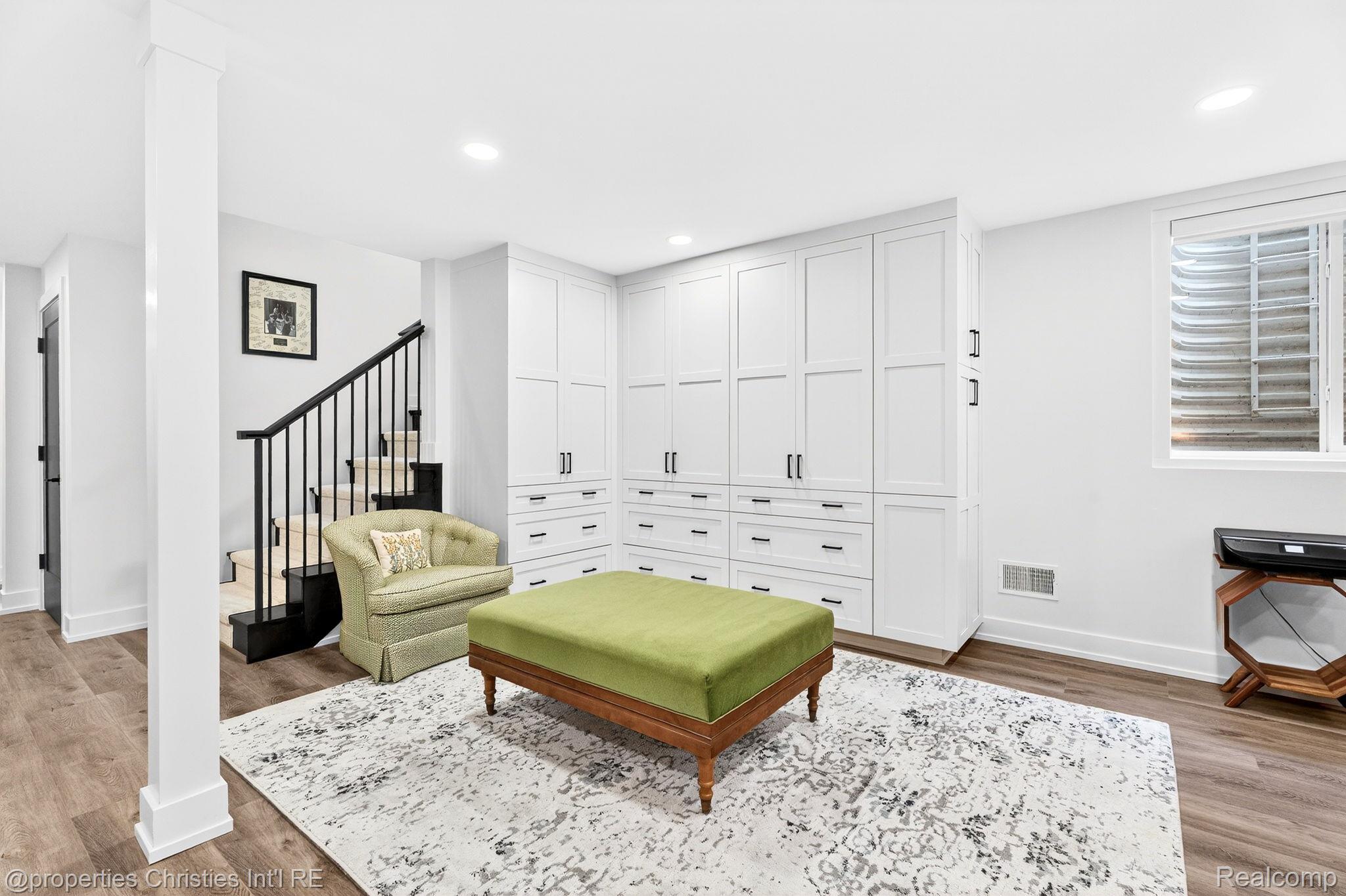 2647 Dorchester Road