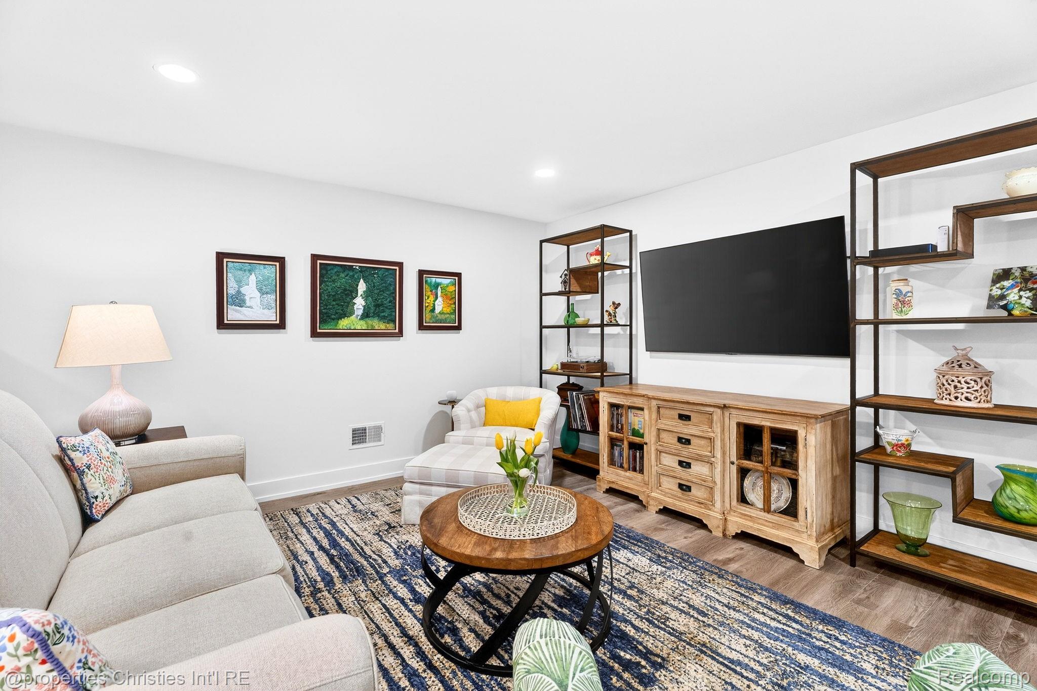 2647 Dorchester Road