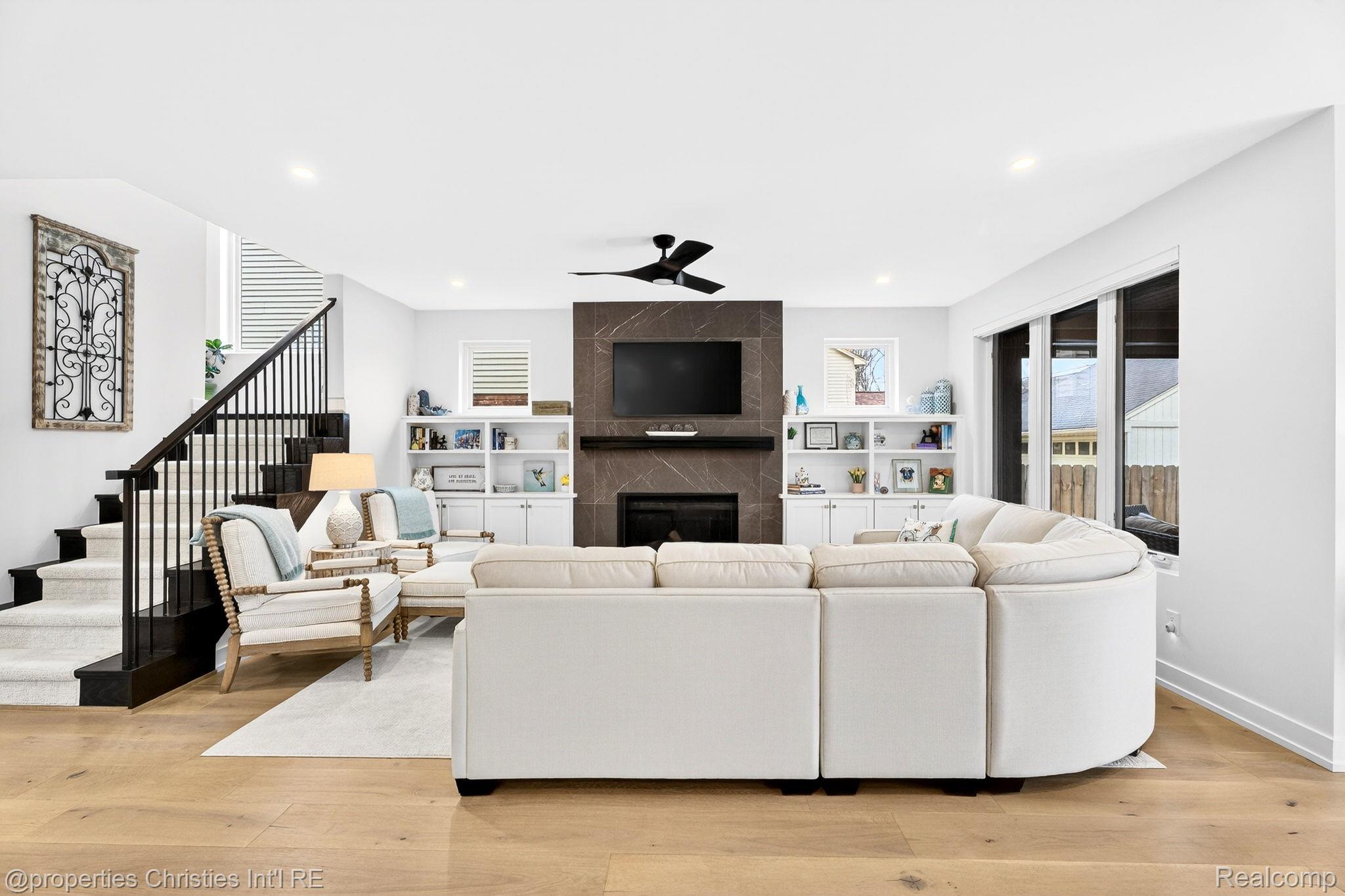 2647 Dorchester Road
