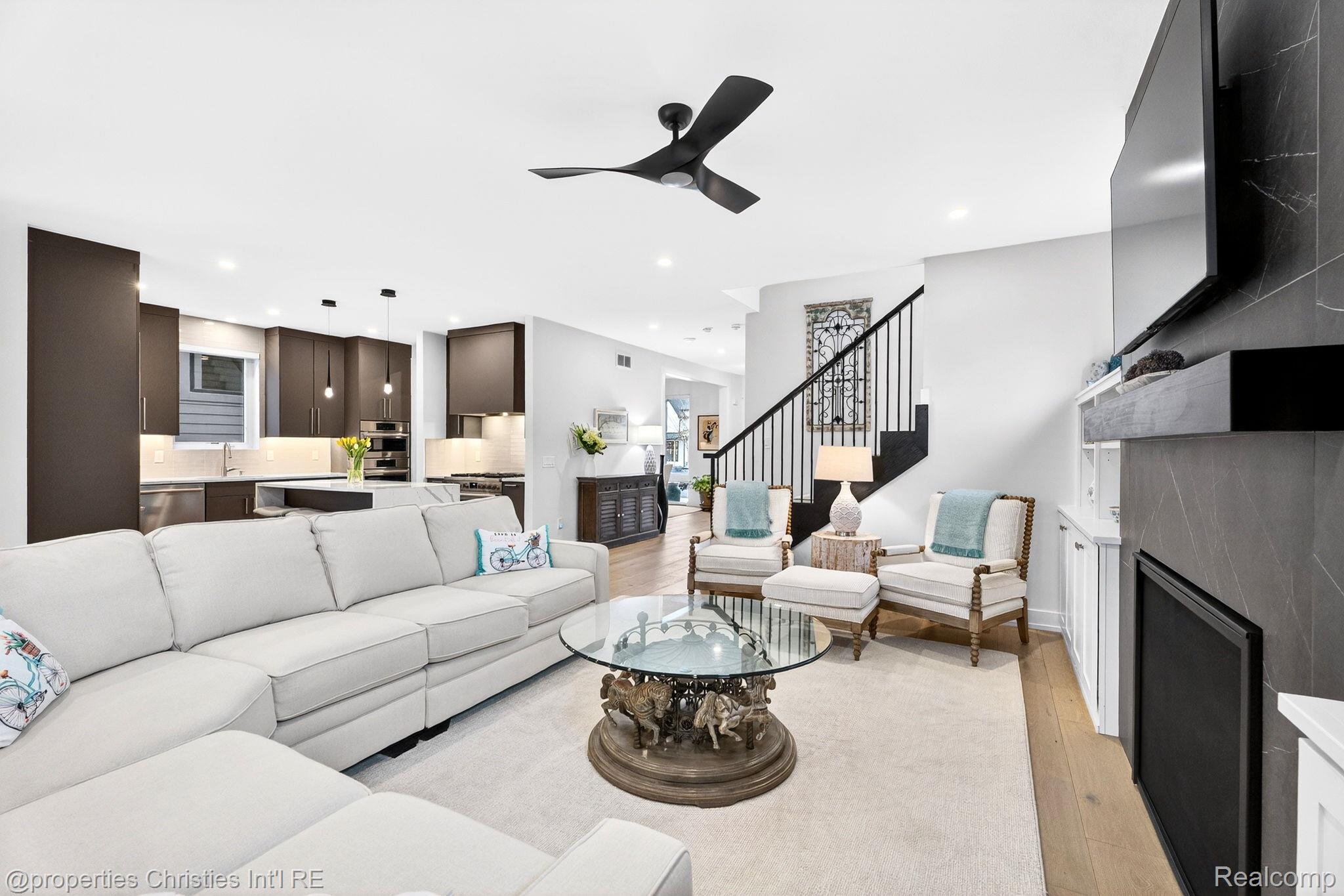 2647 Dorchester Road
