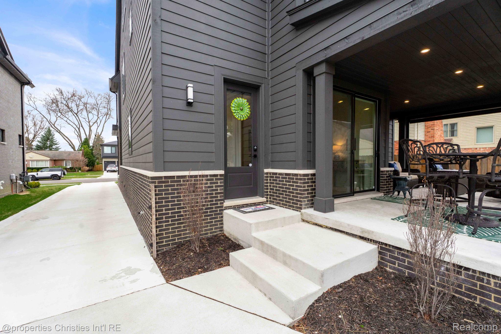 2647 Dorchester Road