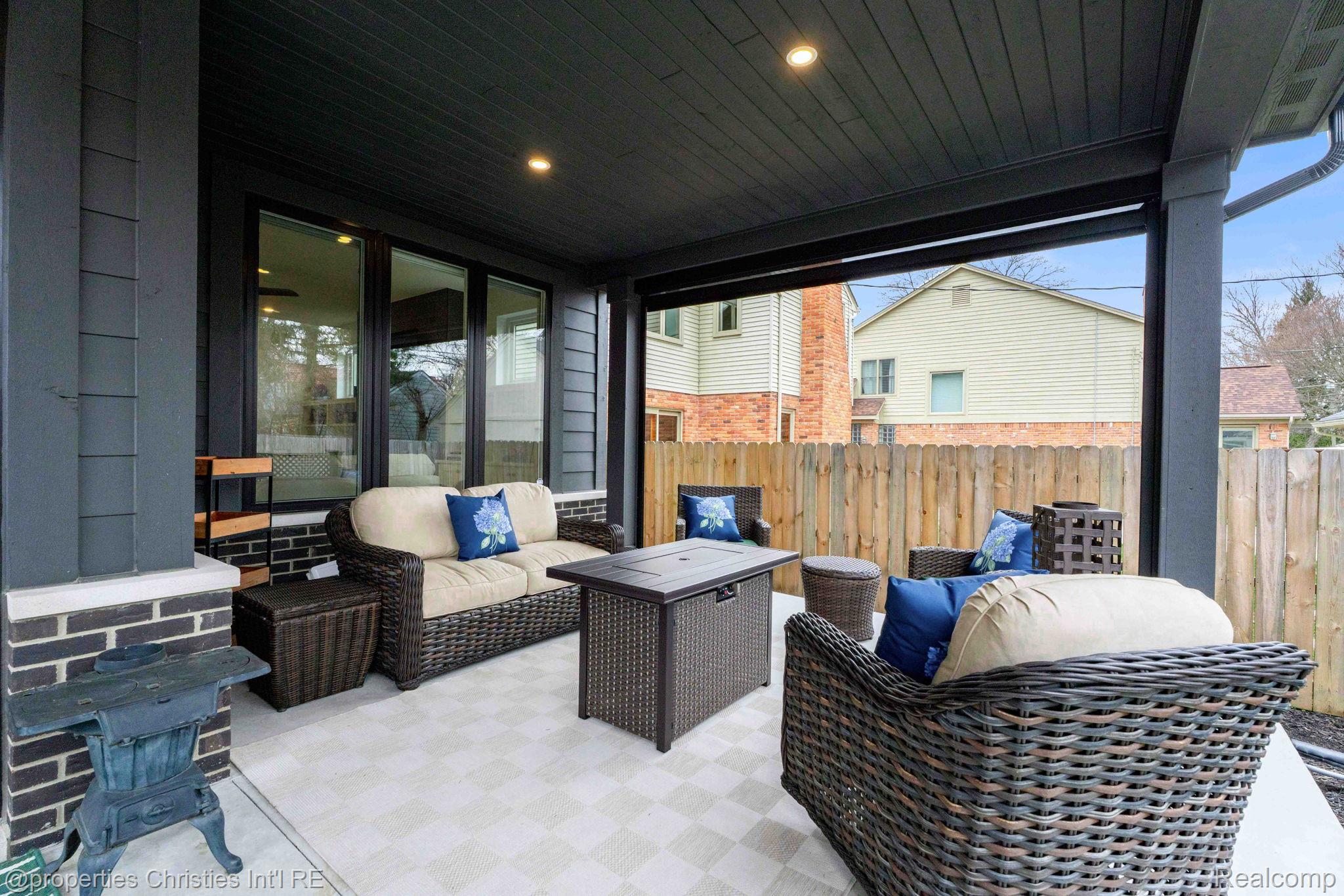 2647 Dorchester Road