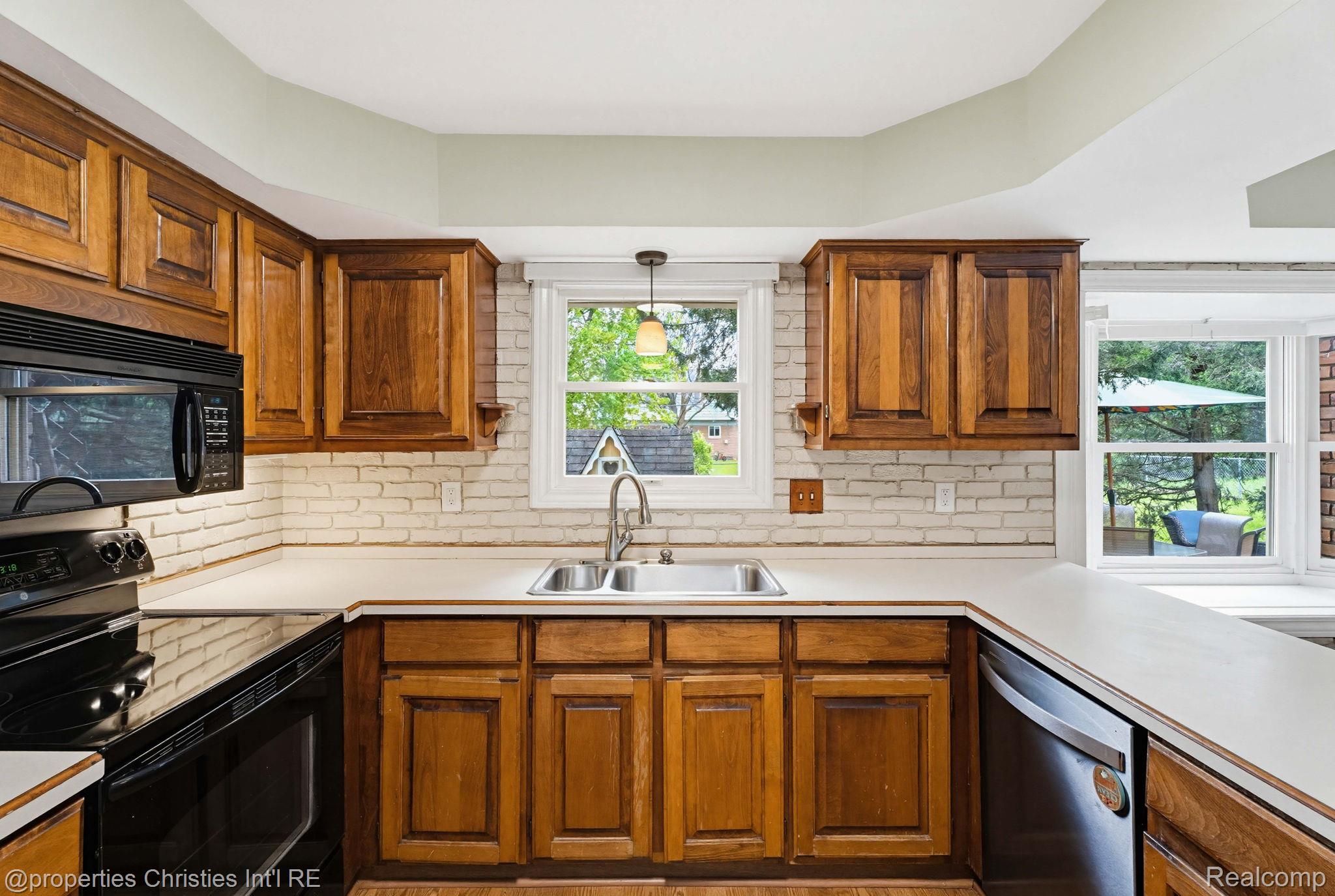 8648 Tamarack Drive