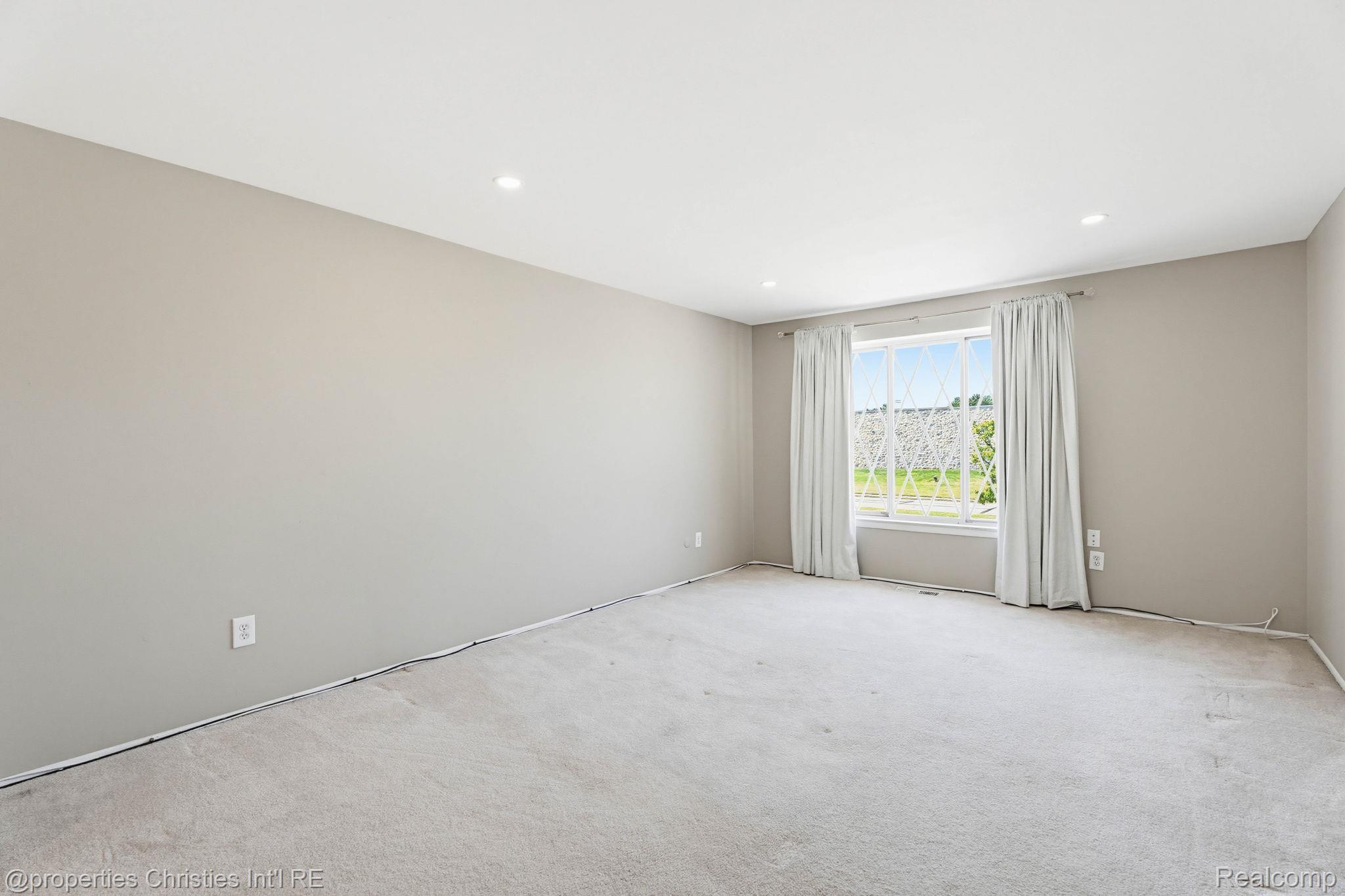 8700 Common Road