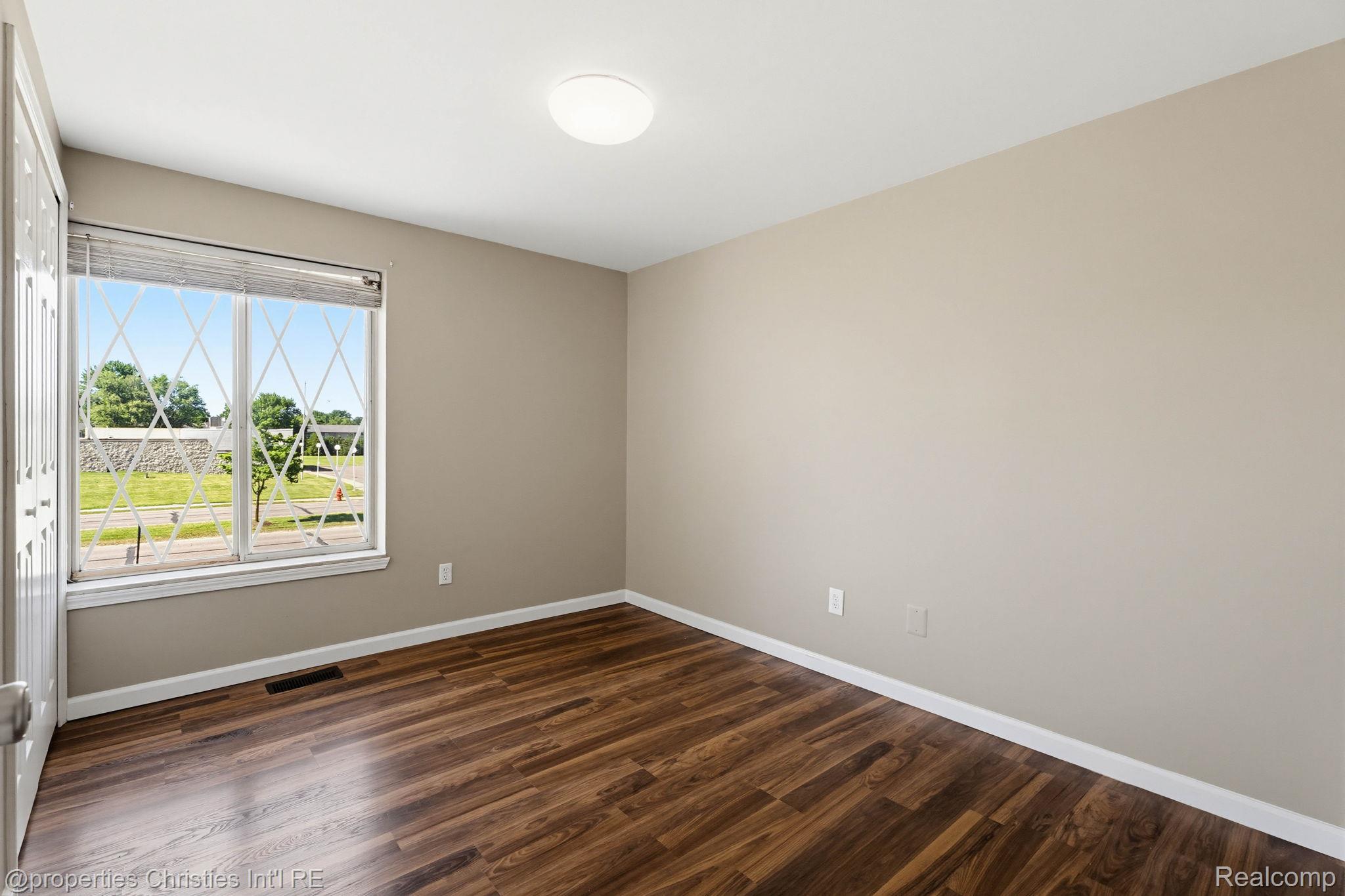 8700 Common Road