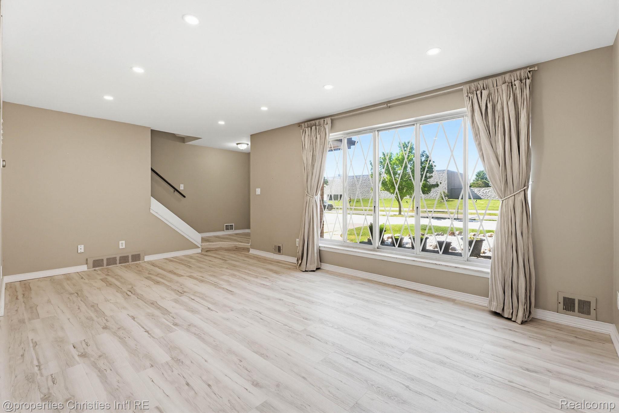 8700 Common Road
