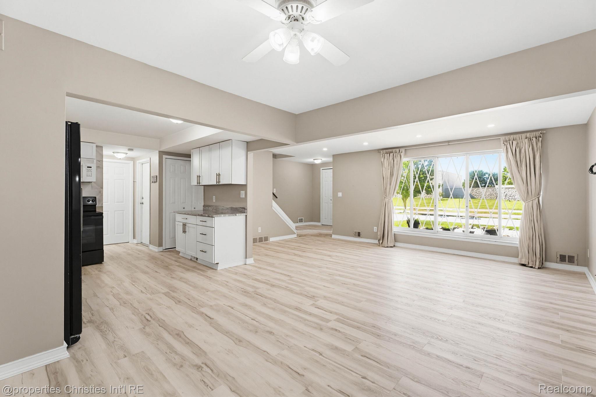 8700 Common Road