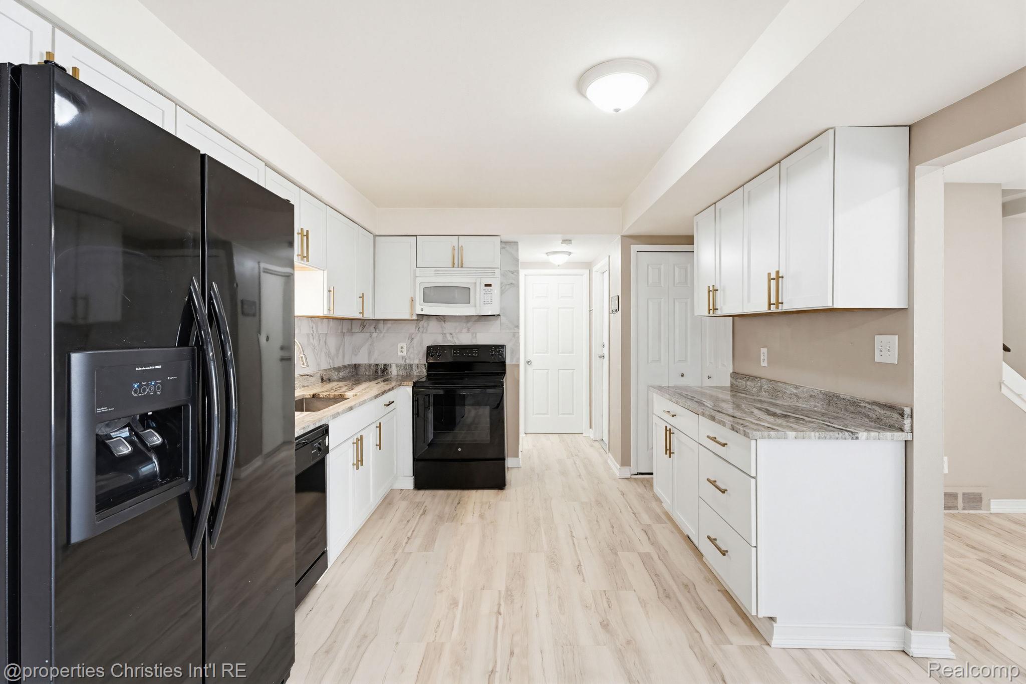 8700 Common Road