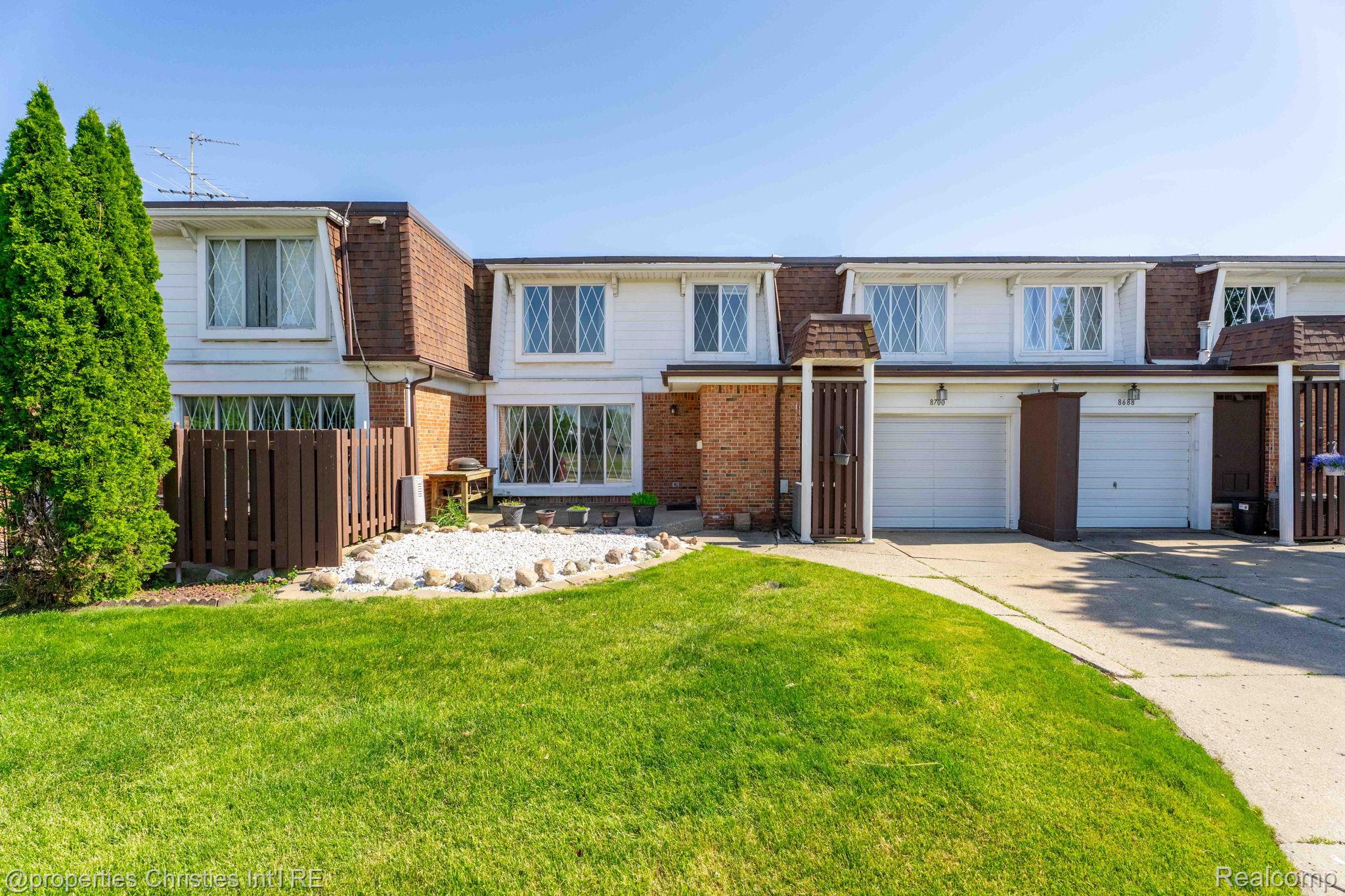 8700 Common Road