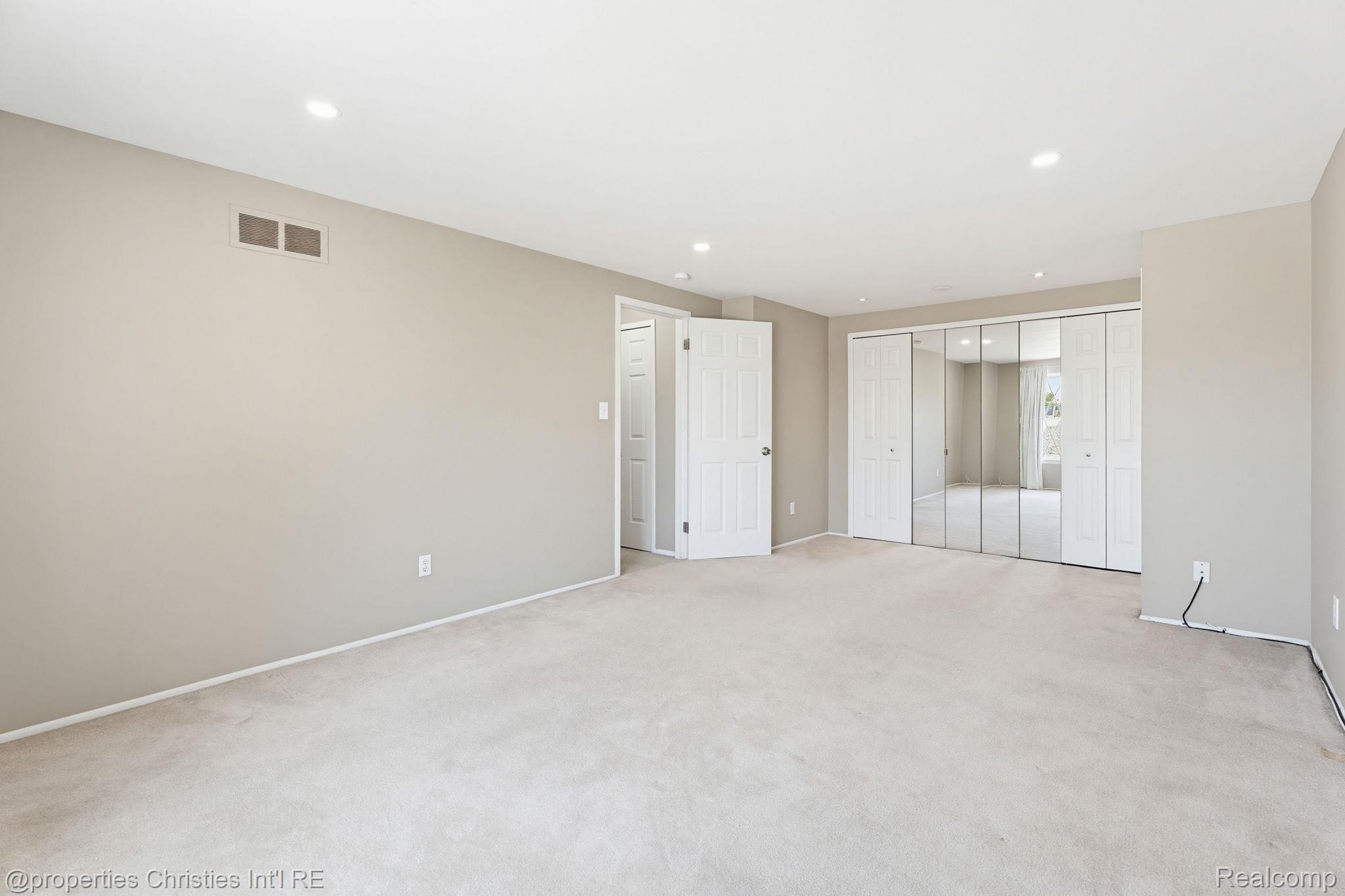 8700 Common Road