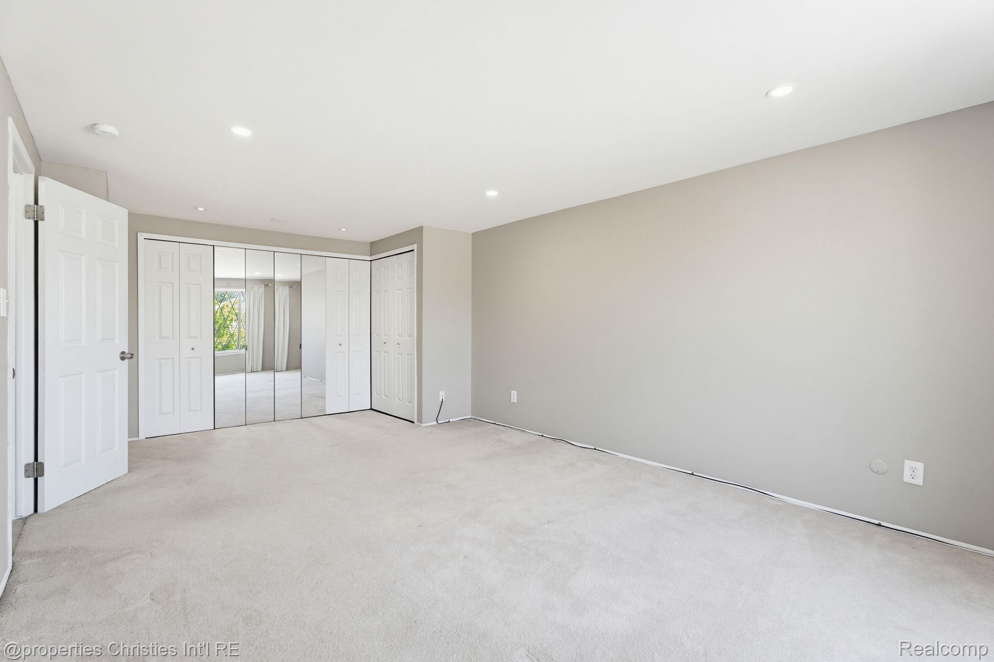 8700 Common Road