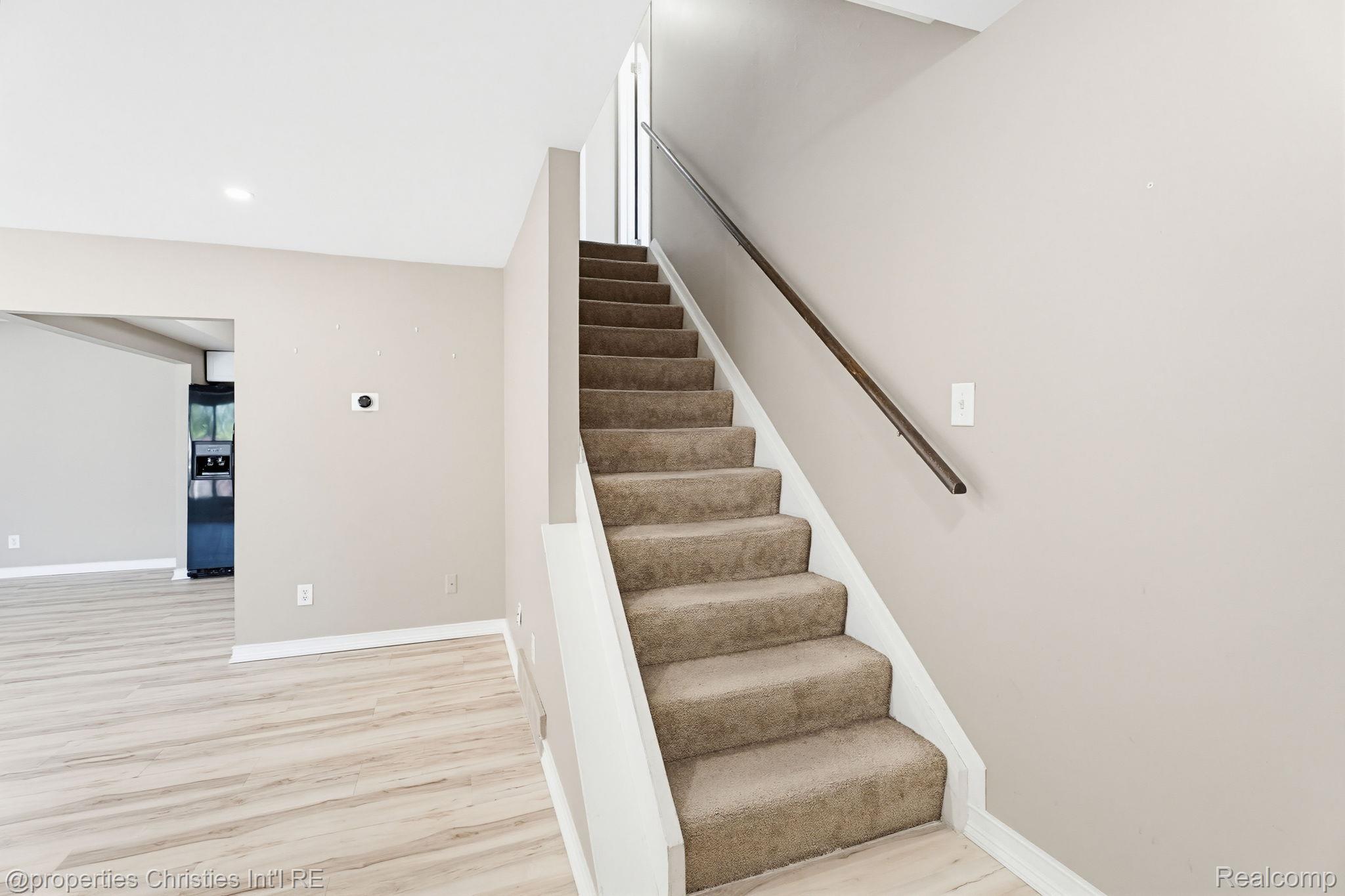 8700 Common Road