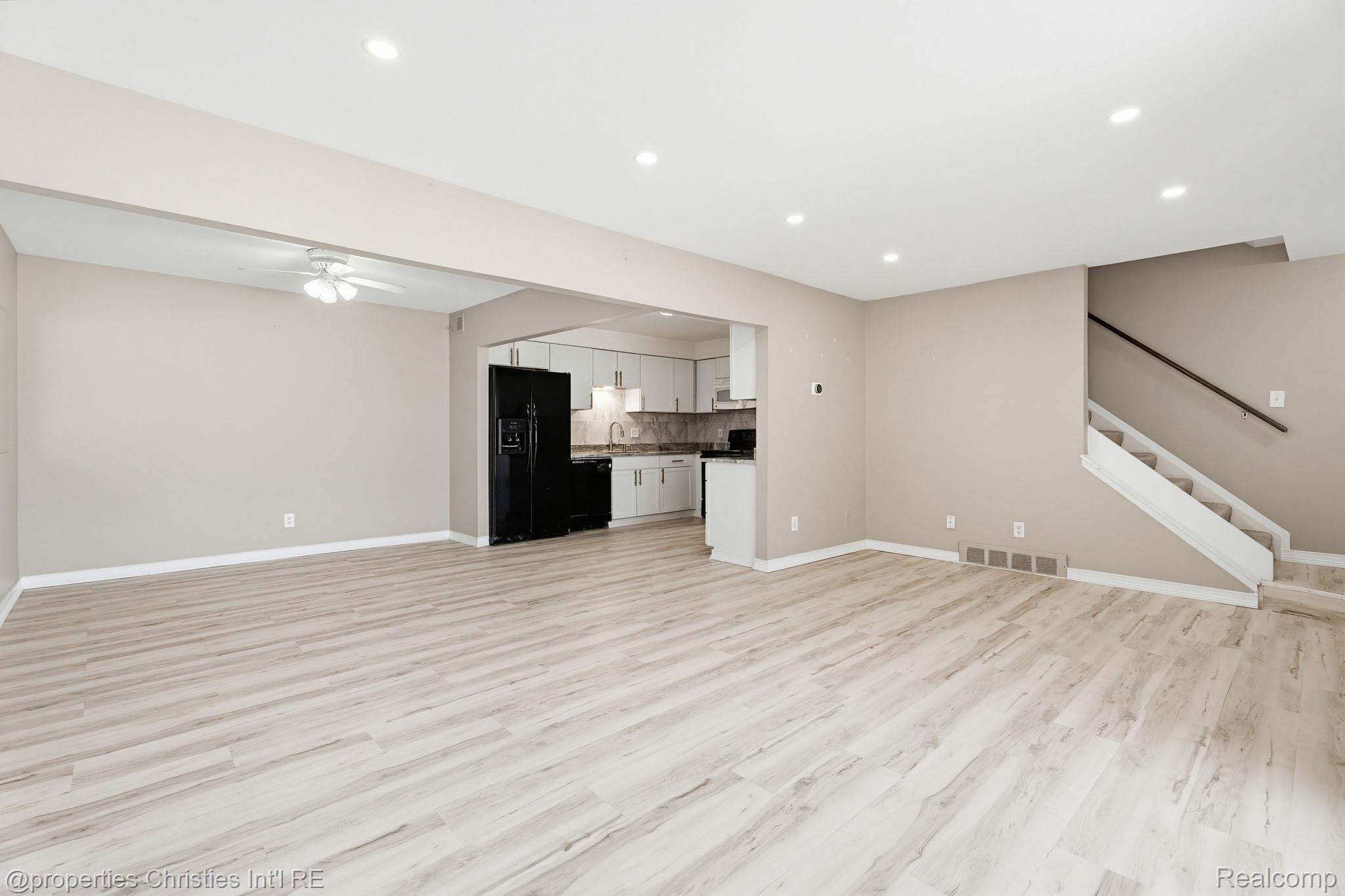 8700 Common Road