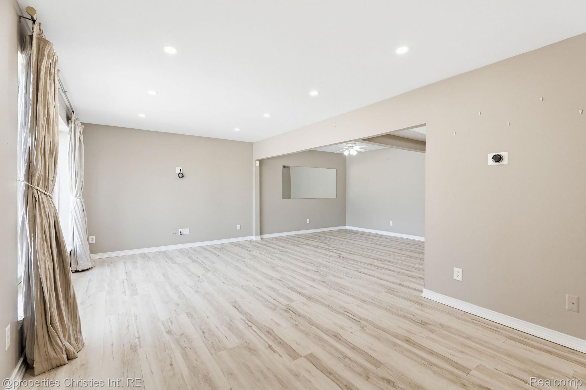 8700 Common Road