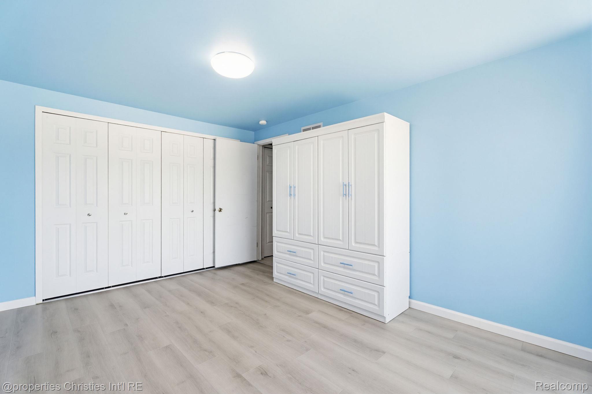 8700 Common Road