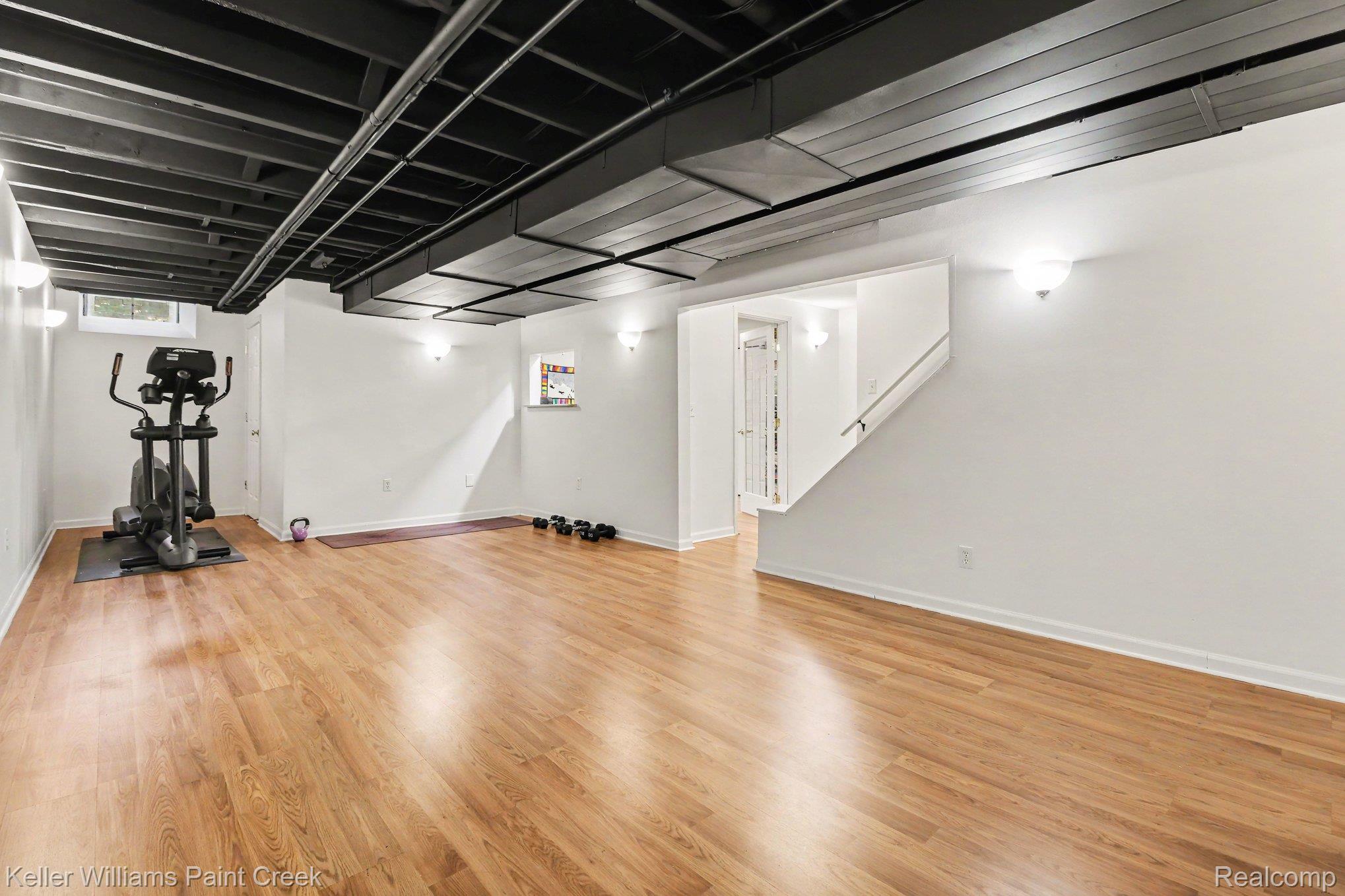 1091 American Elm Street
