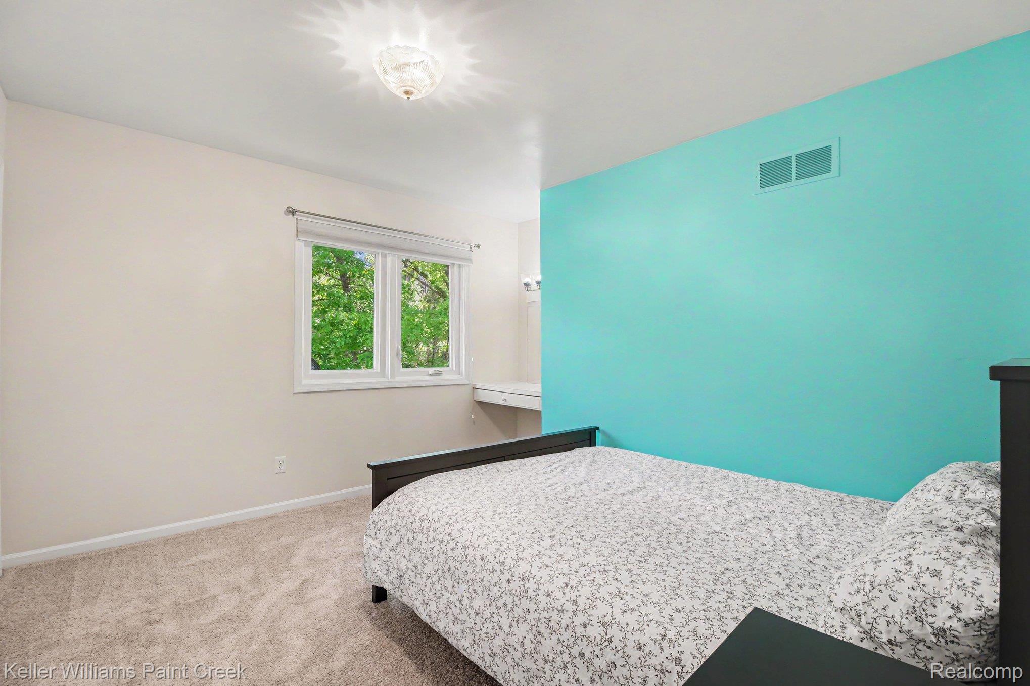 1091 American Elm Street