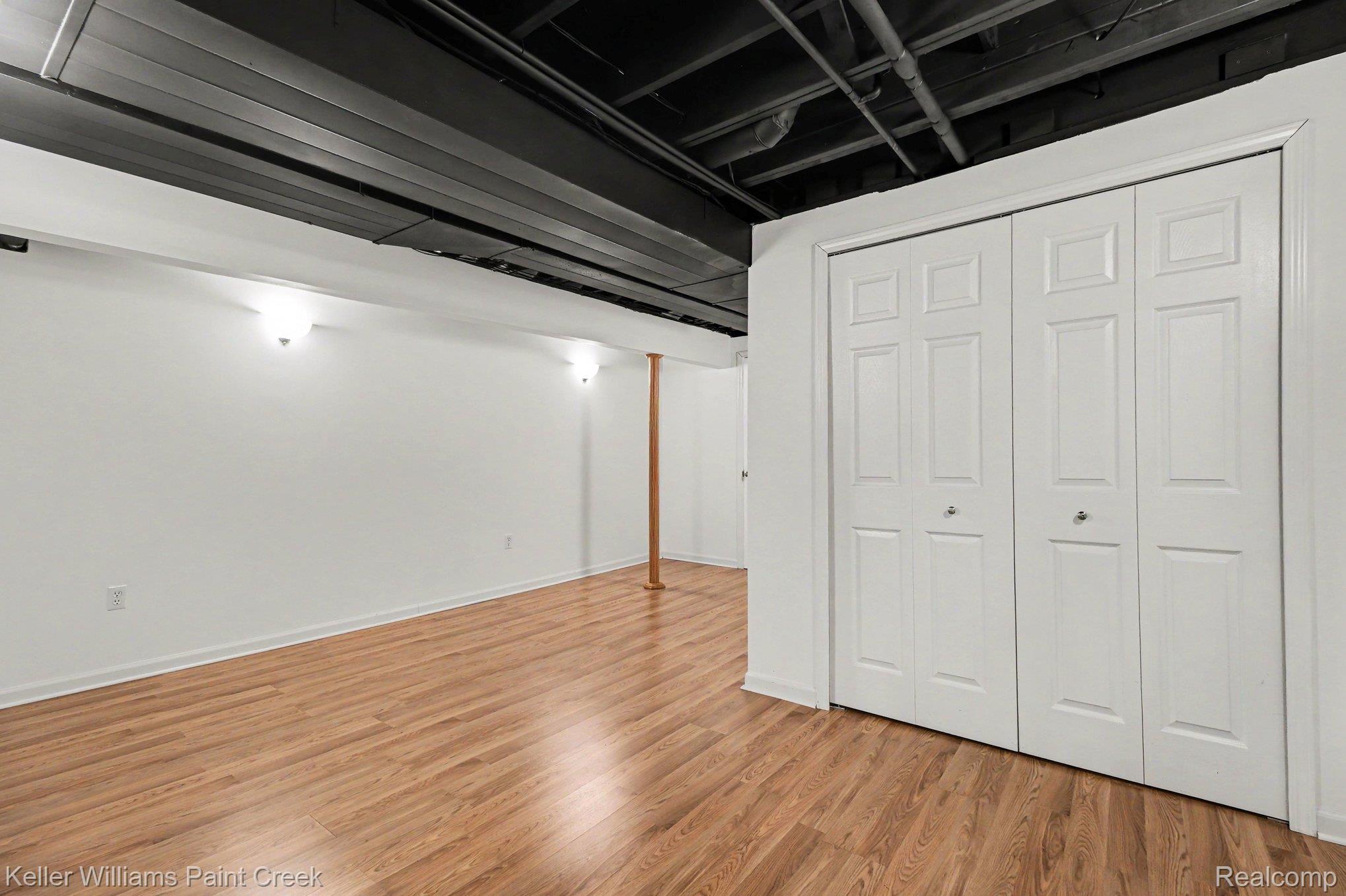 1091 American Elm Street