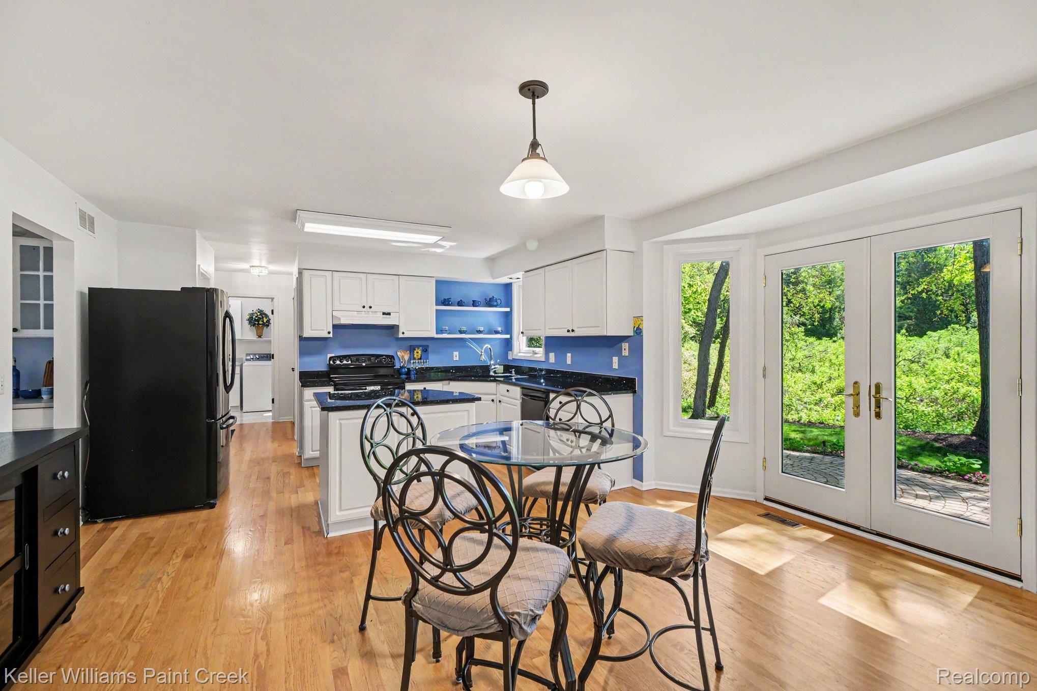 1091 American Elm Street