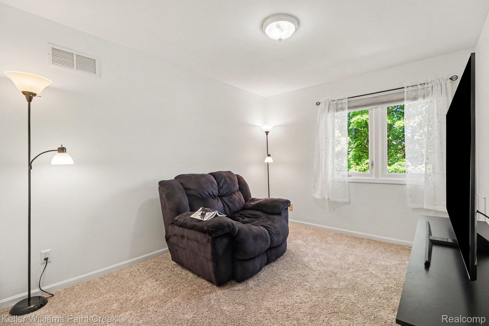1091 American Elm Street