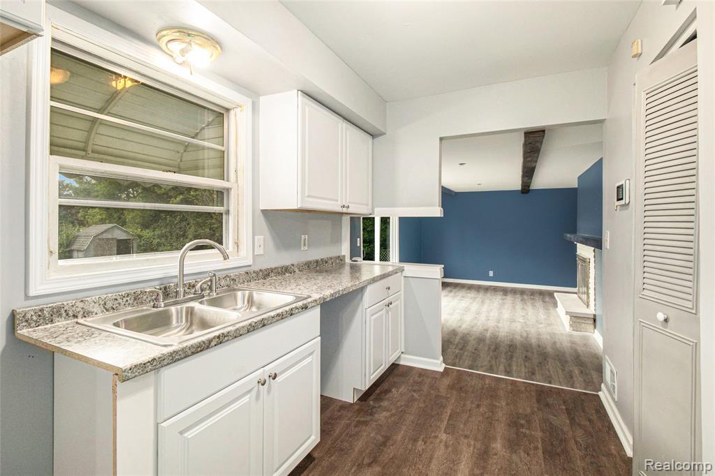 3345 Ridgecliffe Drive