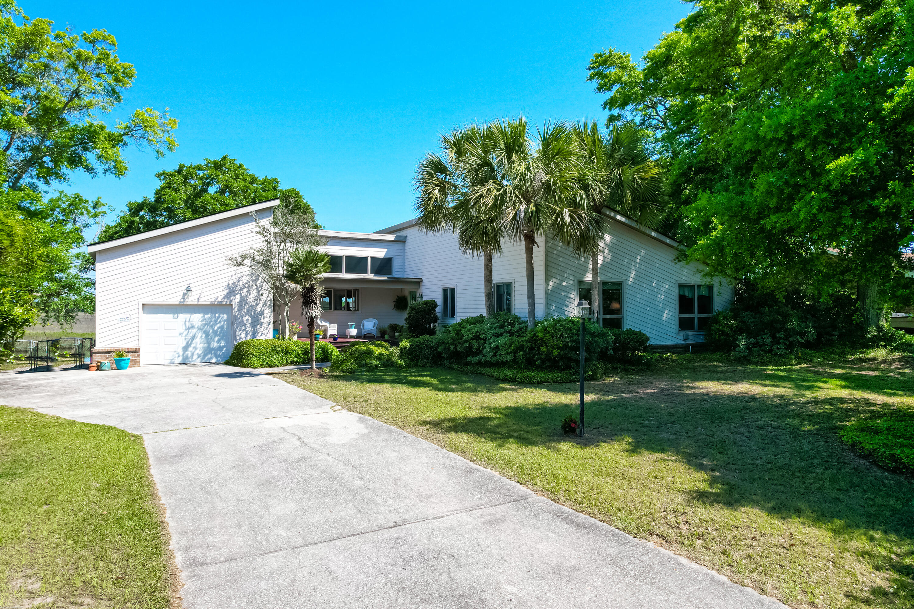1586 Oak Island Drive
