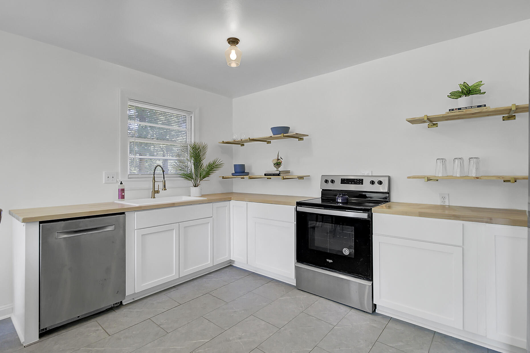 759 W Westchester Drive