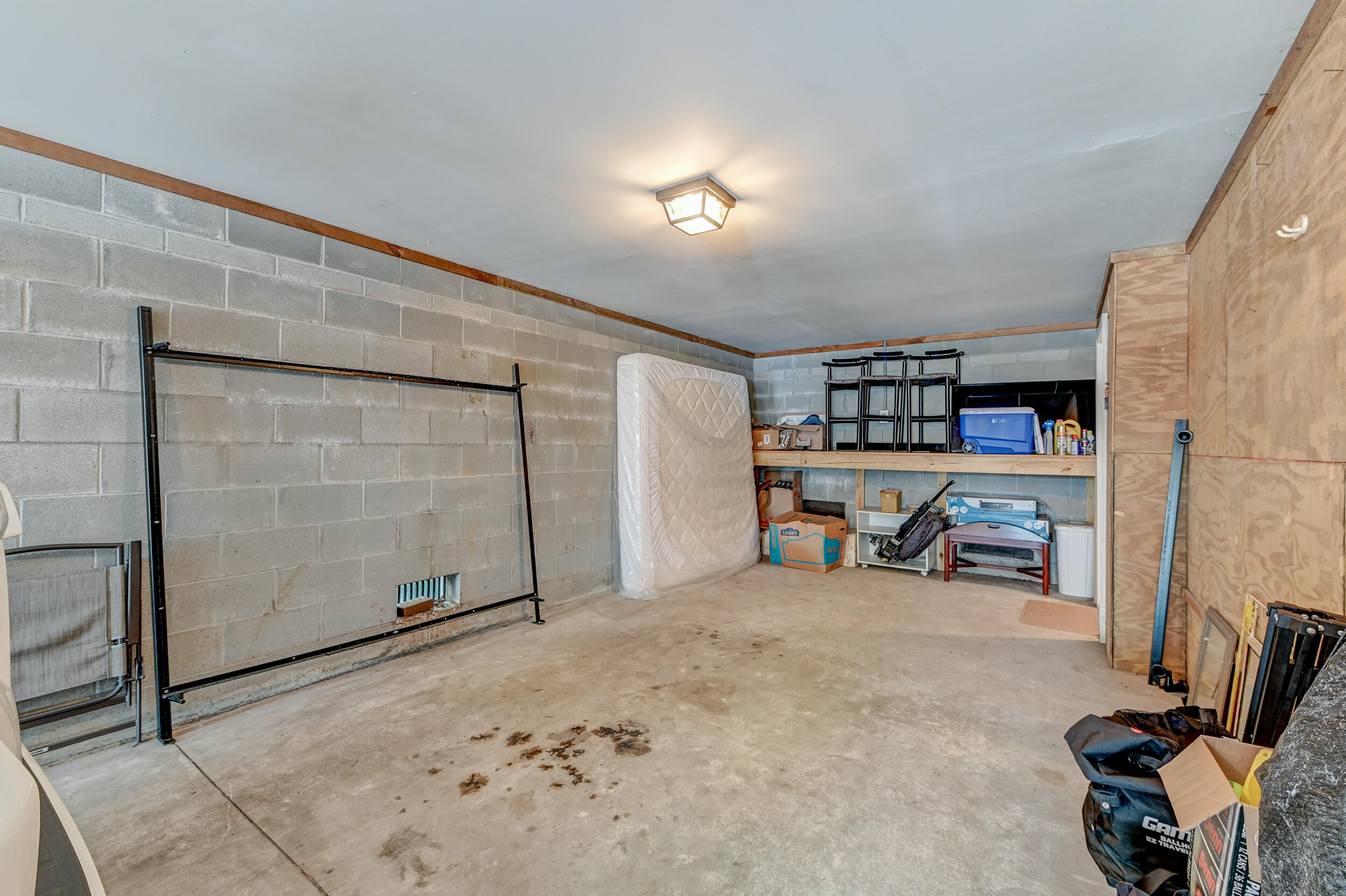 13 1/2 Kirkland Lane