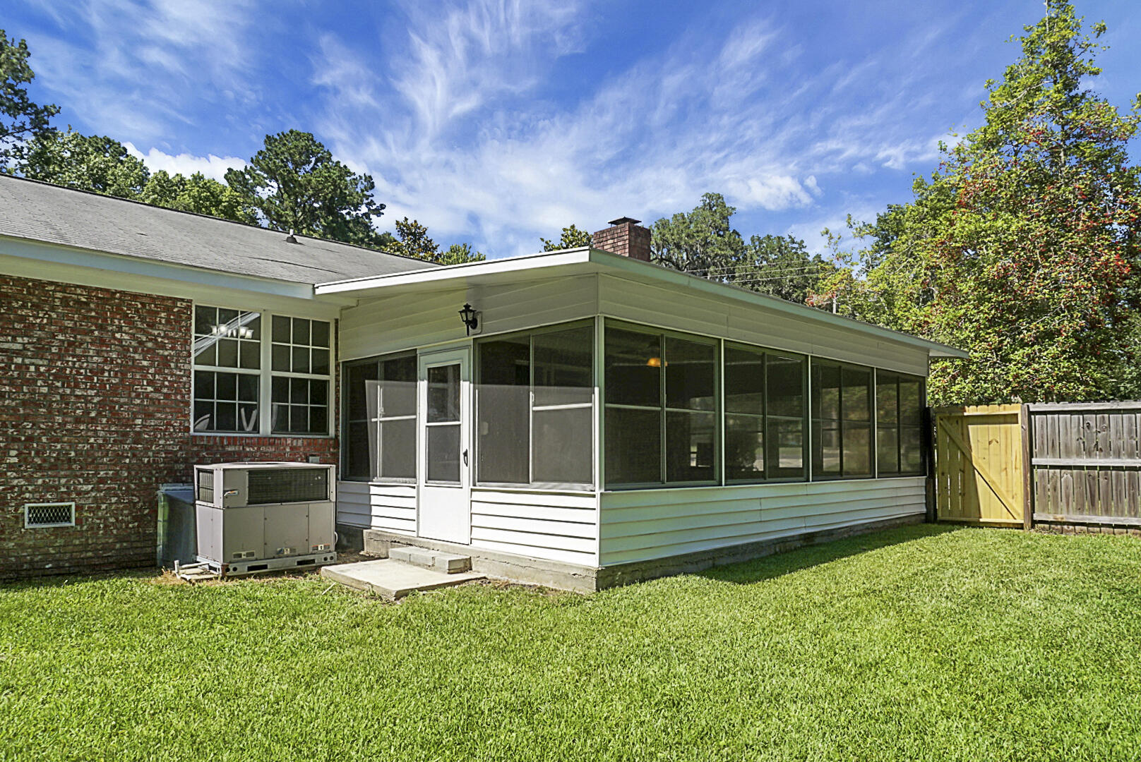 1202 Dennis Boulevard