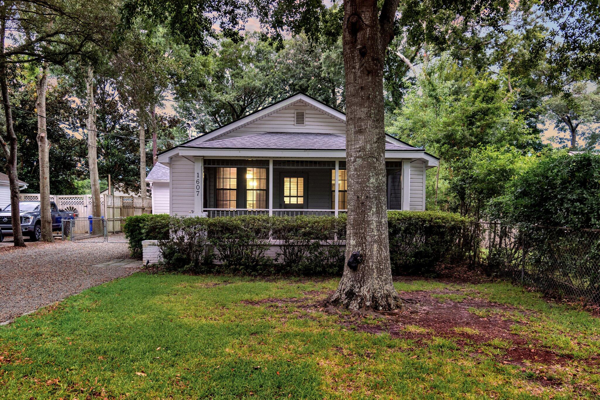 1607 Pinecrest Road