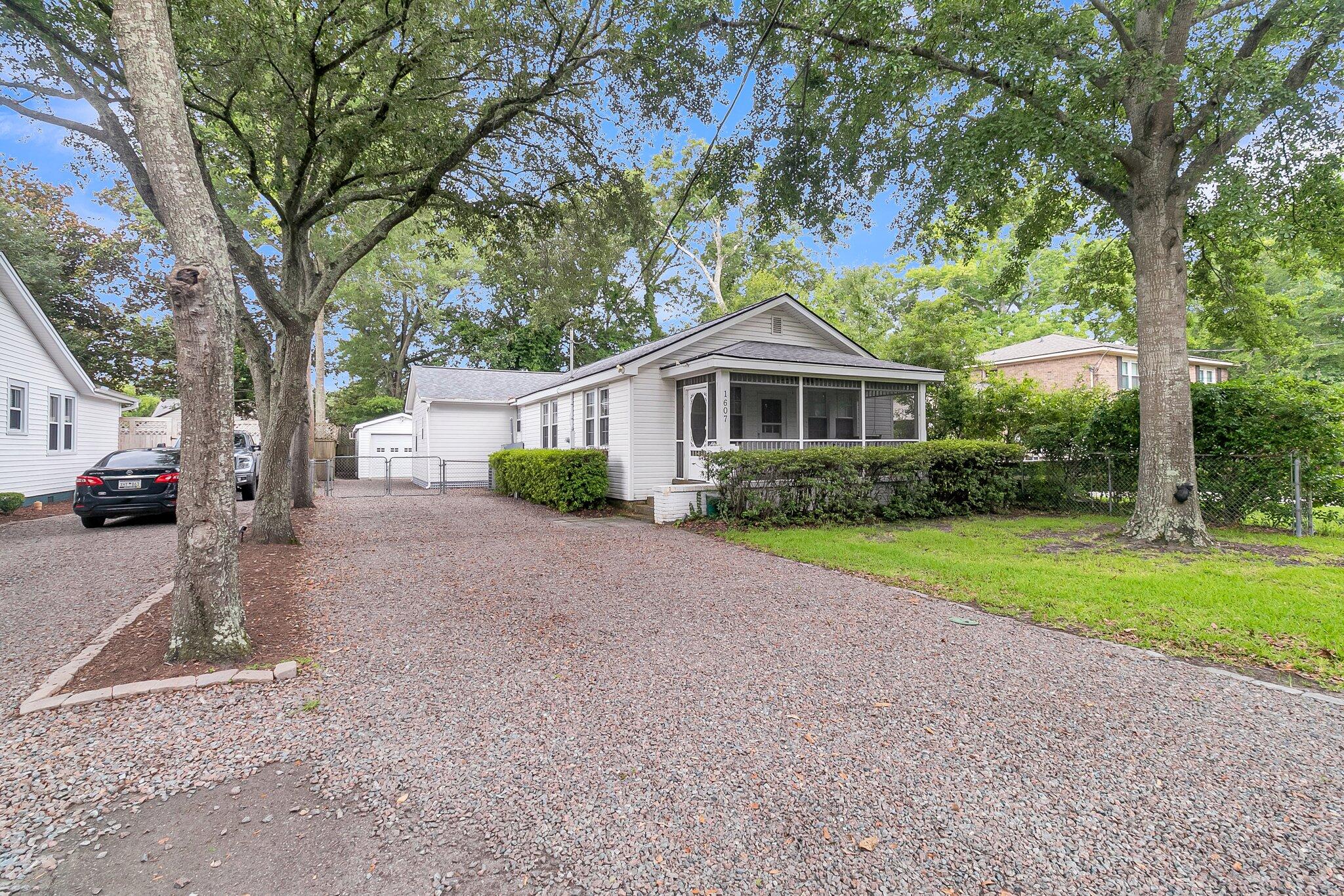 1607 Pinecrest Road