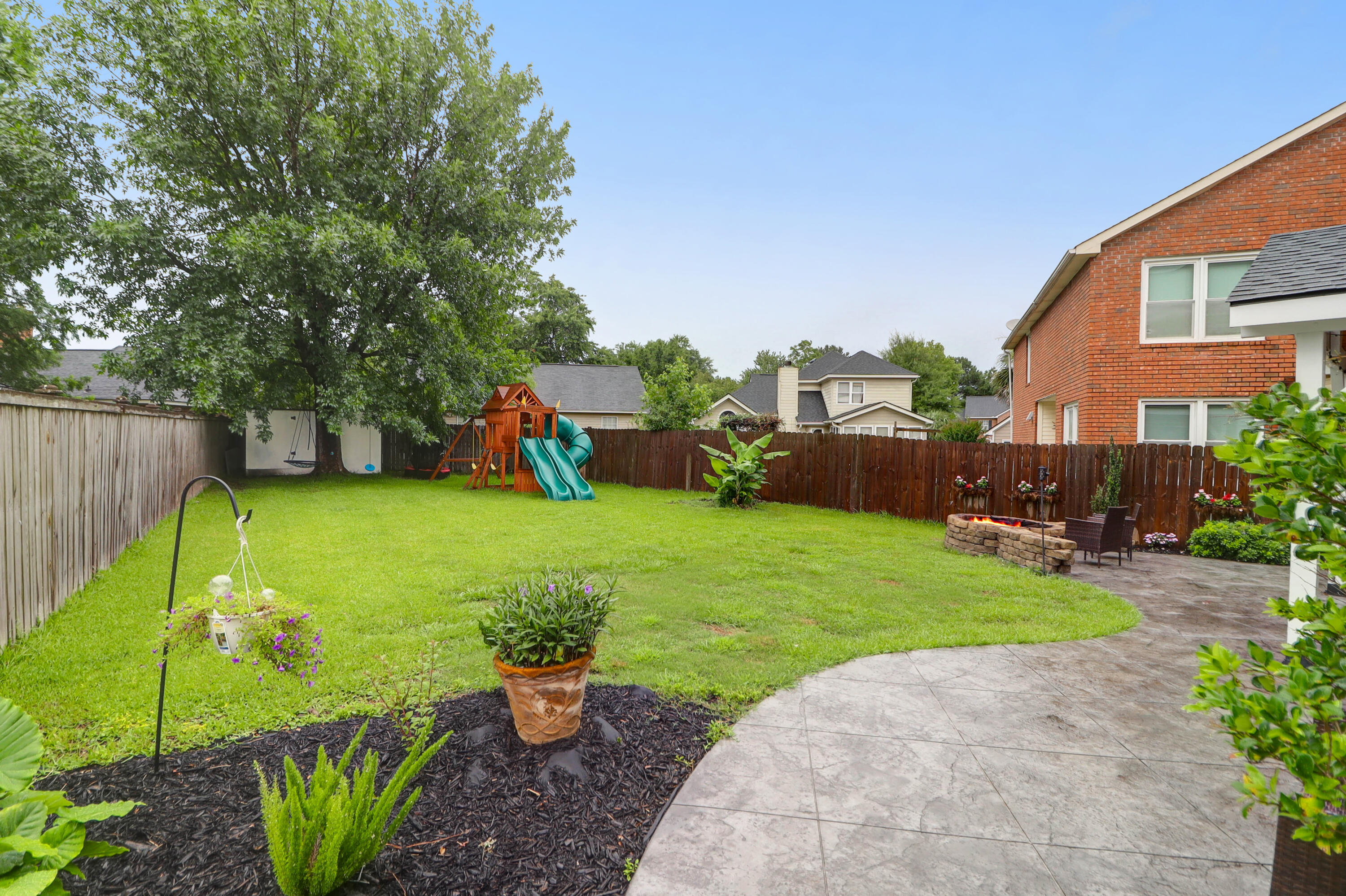 1328 Lark Lane