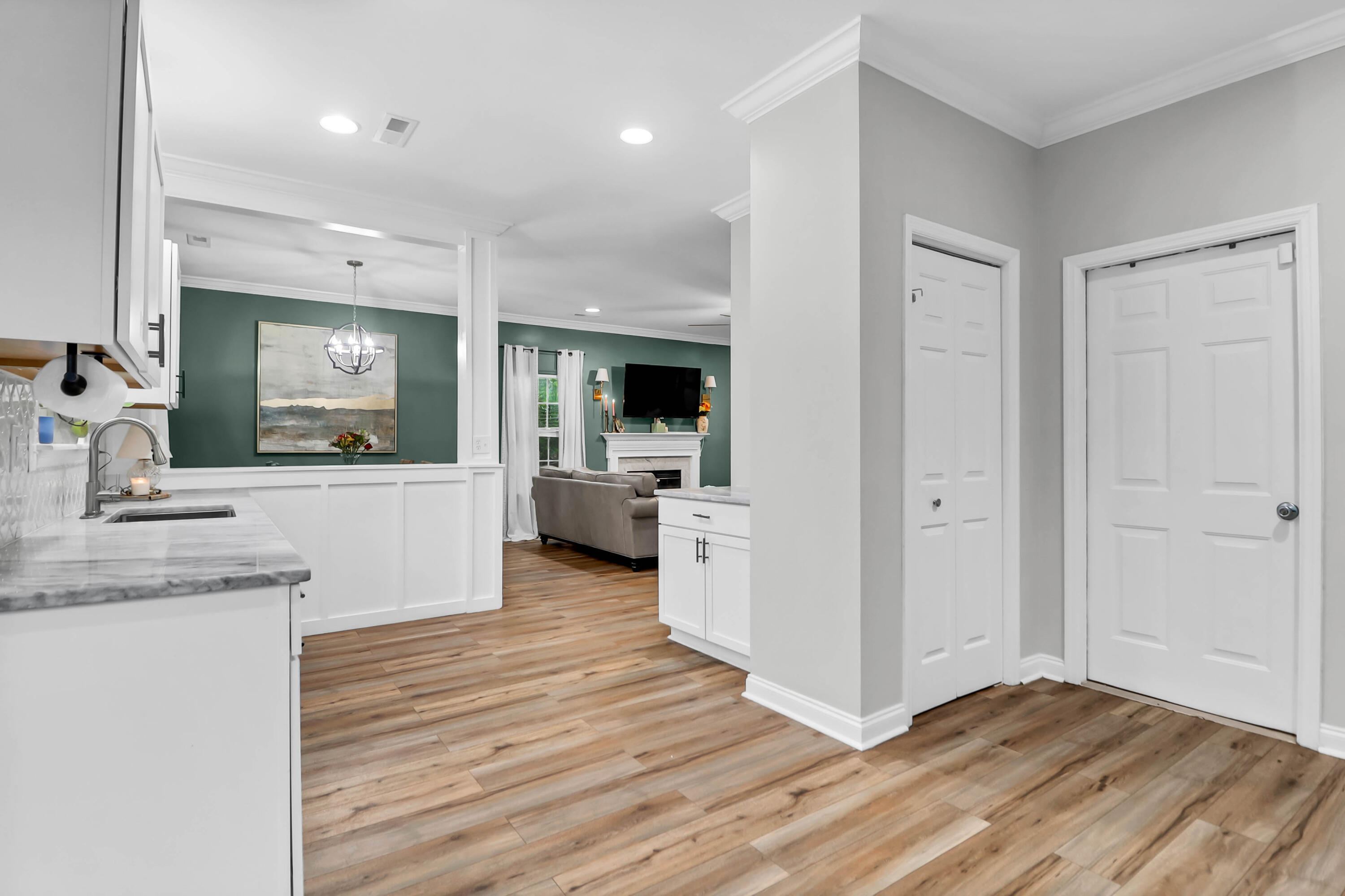 1328 Lark Lane